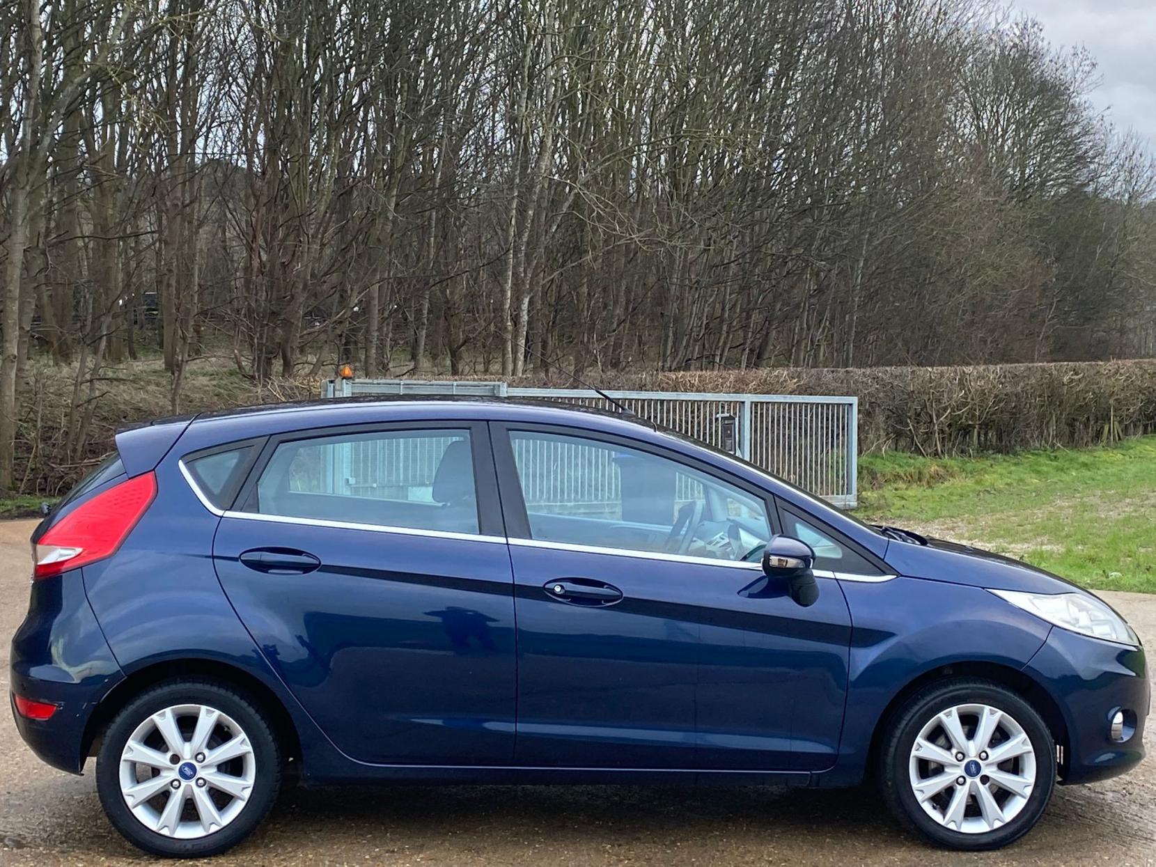 Ford Fiesta 1.25 Zetec Hatchback 5dr Petrol Manual (129 g/km, 81 bhp)