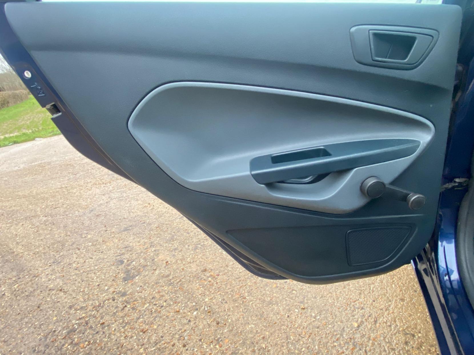 Ford Fiesta 1.25 Zetec Hatchback 5dr Petrol Manual (129 g/km, 81 bhp)