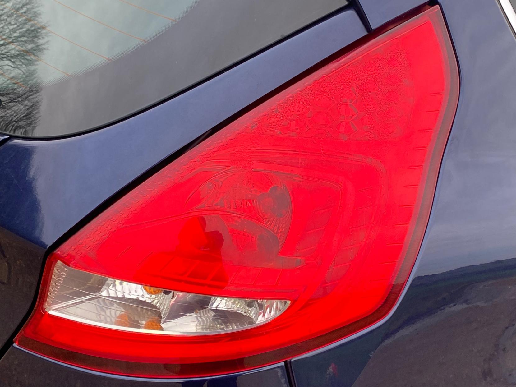 Ford Fiesta 1.25 Zetec Hatchback 5dr Petrol Manual (129 g/km, 81 bhp)