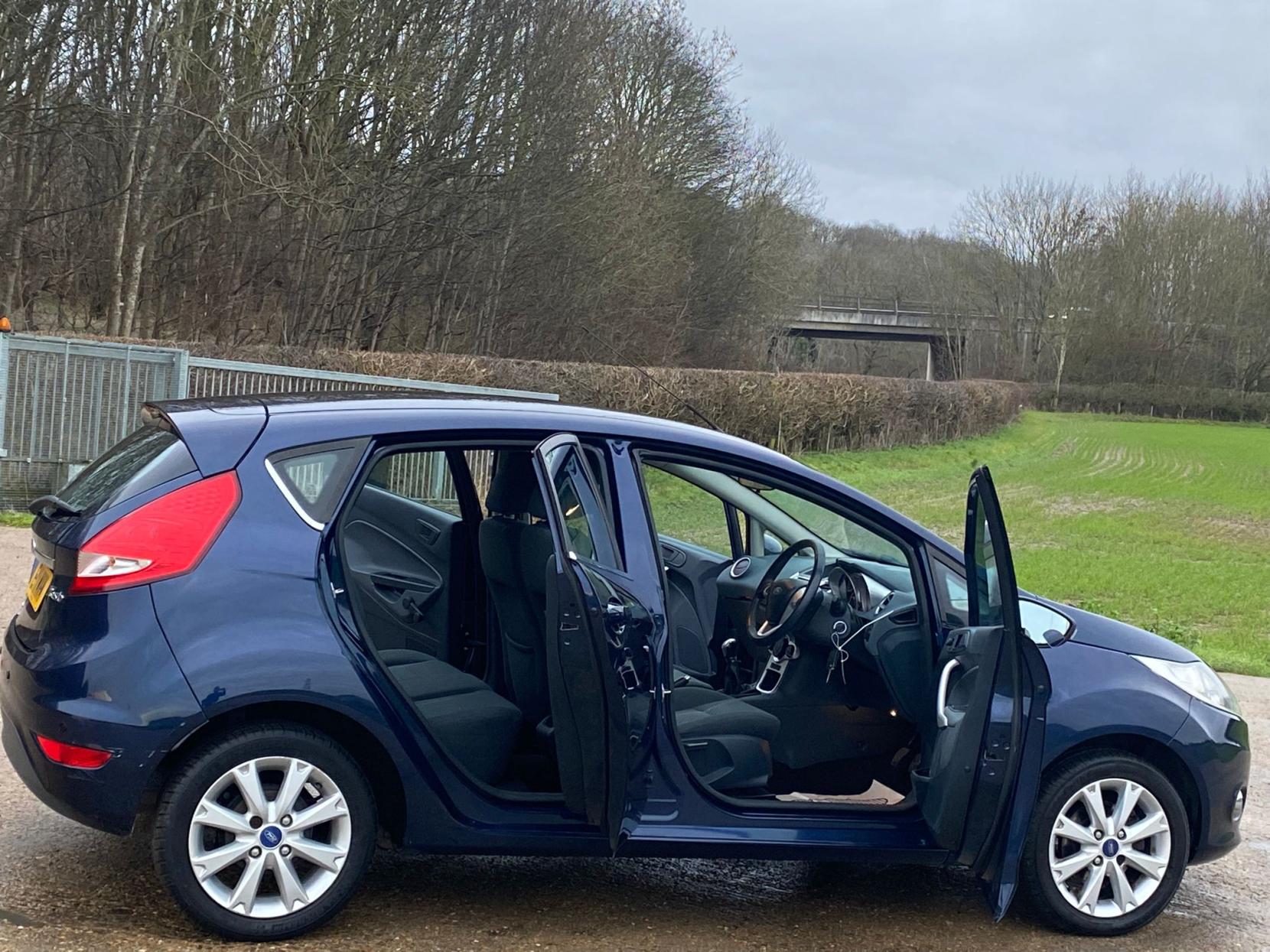 Ford Fiesta 1.25 Zetec Hatchback 5dr Petrol Manual (129 g/km, 81 bhp)