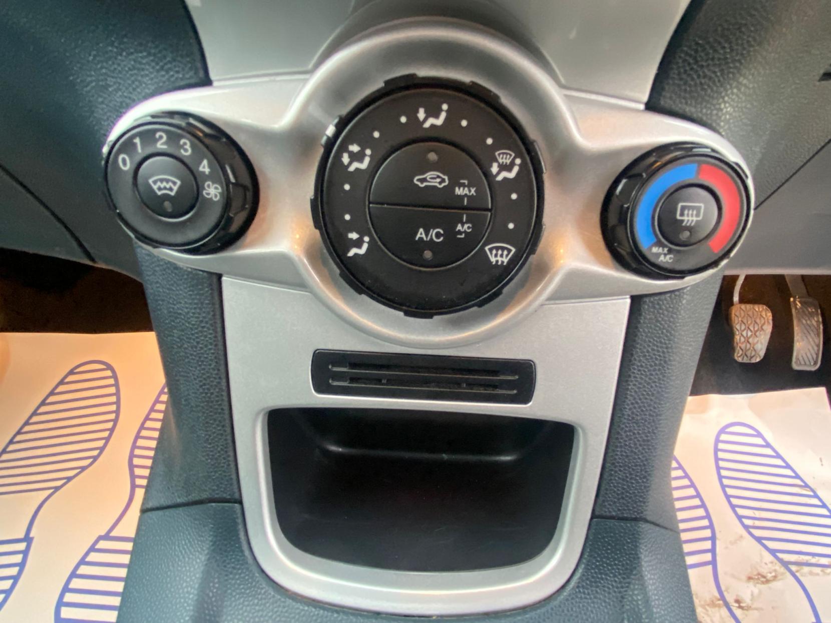 Ford Fiesta 1.25 Zetec Hatchback 5dr Petrol Manual (129 g/km, 81 bhp)