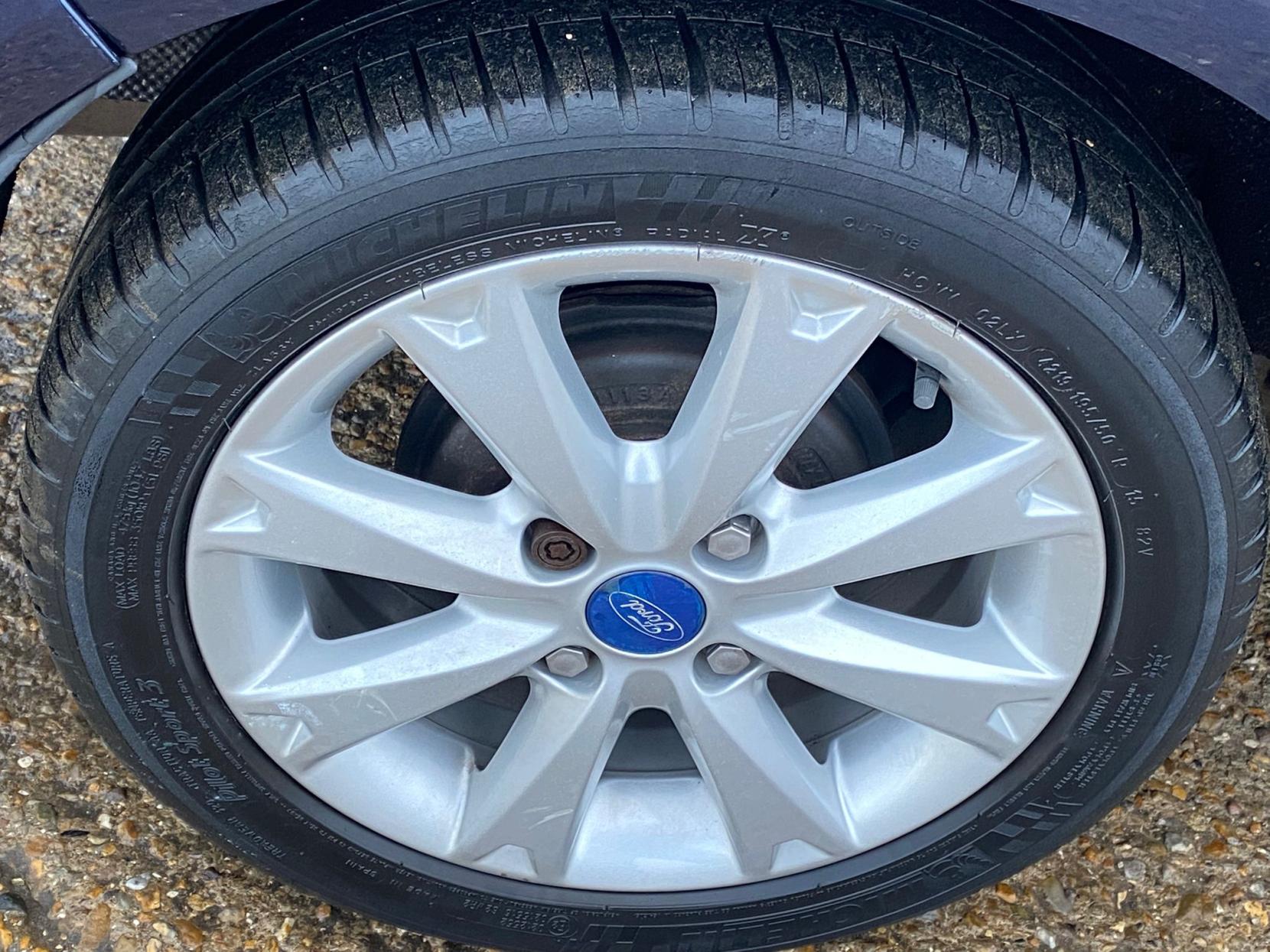 Ford Fiesta 1.25 Zetec Hatchback 5dr Petrol Manual (129 g/km, 81 bhp)