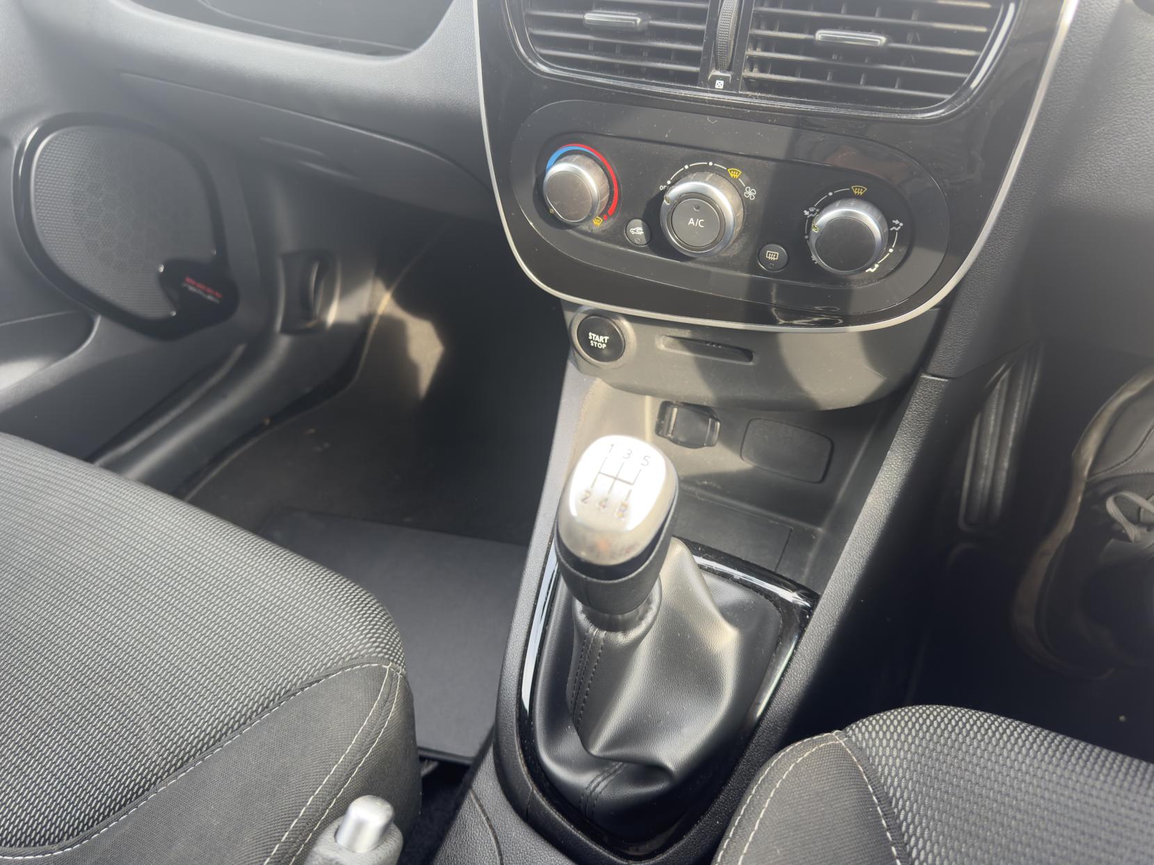 Renault Clio 0.9 TCe Play Hatchback 5dr Petrol Manual Euro 6 (s/s) (90 ps)