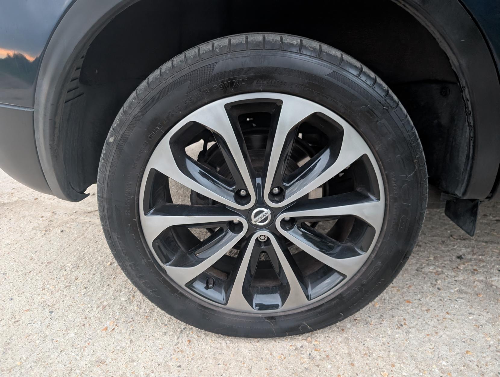 Nissan Qashqai 1.6 n-tec+ SUV 5dr Petrol Manual 2WD Euro 5 (117 ps)