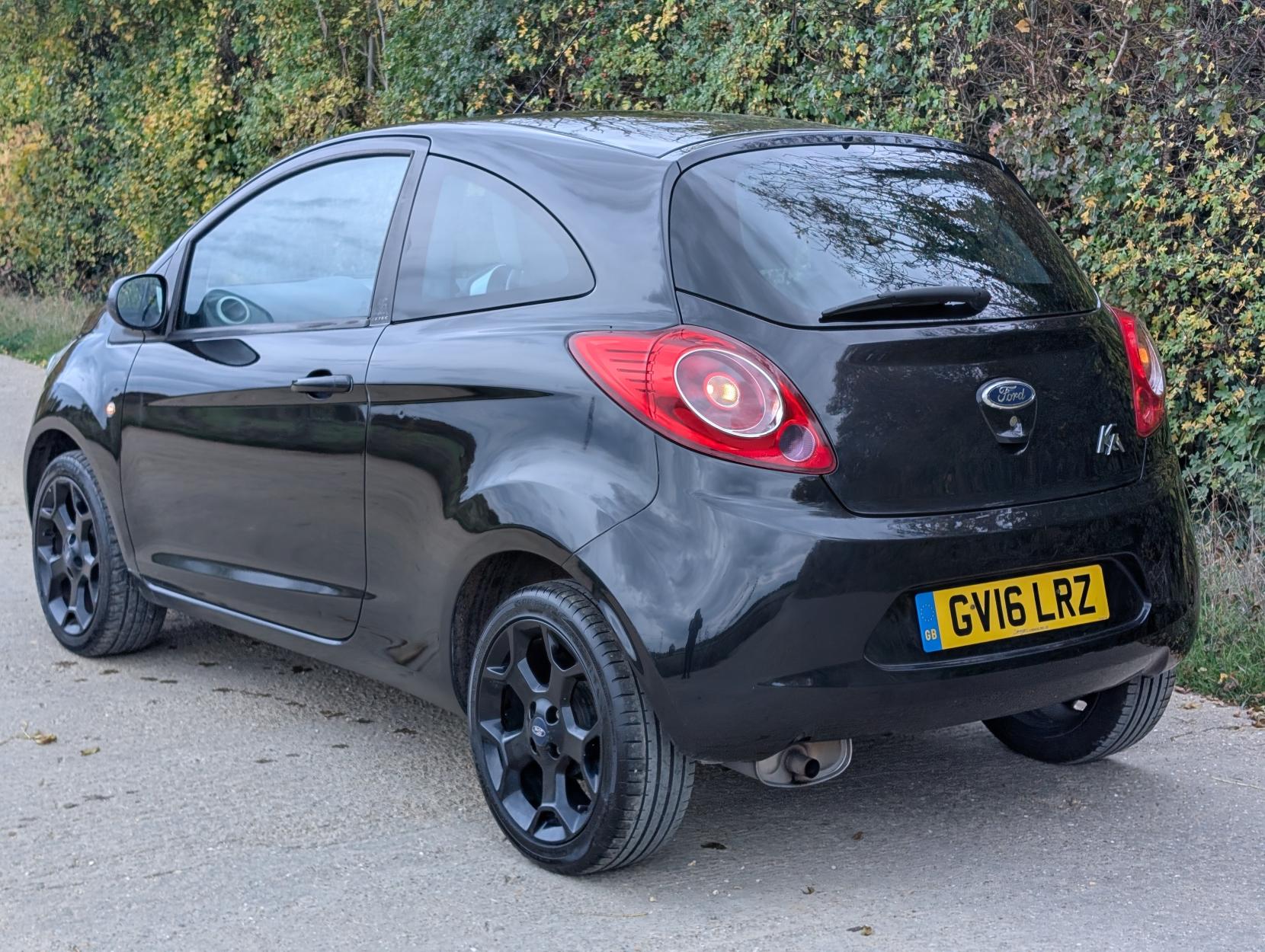 Ford Ka 1.2 Zetec Black Edition Hatchback 3dr Petrol Manual Euro 6 (s/s) (69 ps)