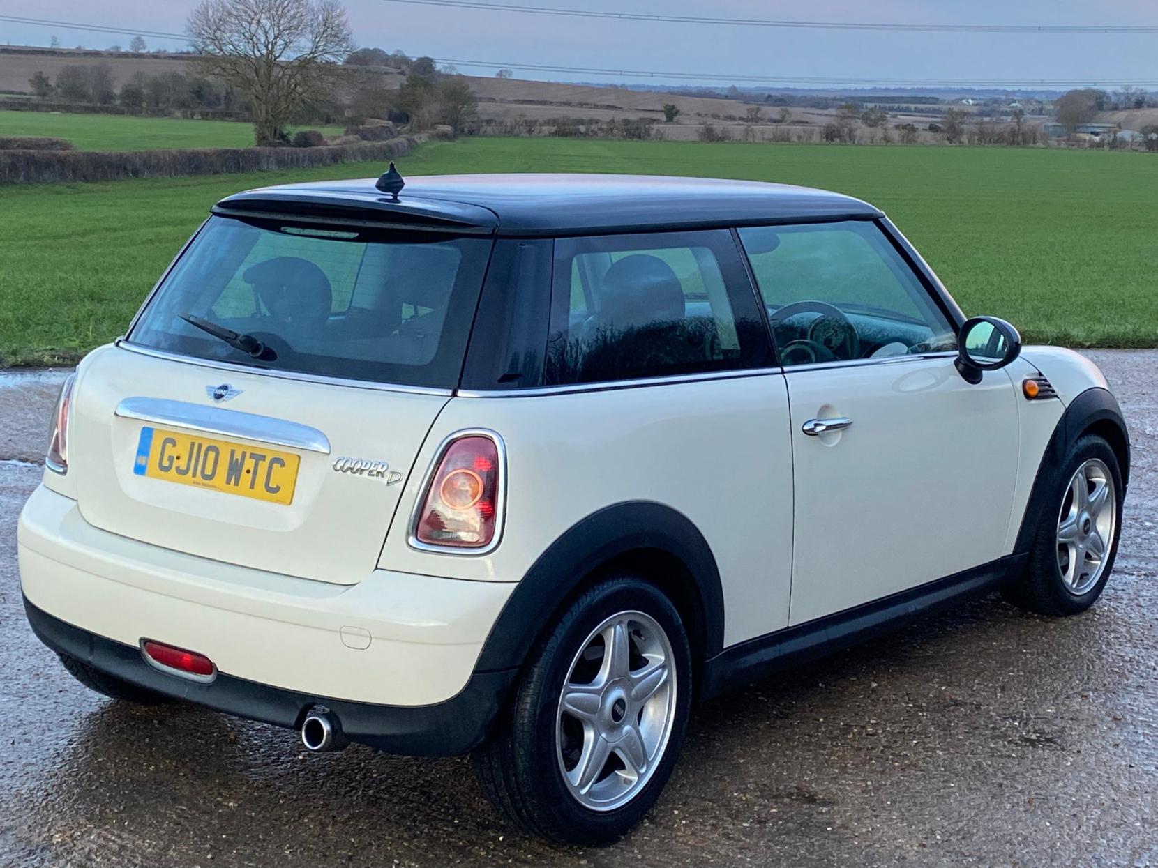 MINI Hatch 1.6 Cooper D Hatchback 3dr Diesel Manual Euro 4 (110 ps)