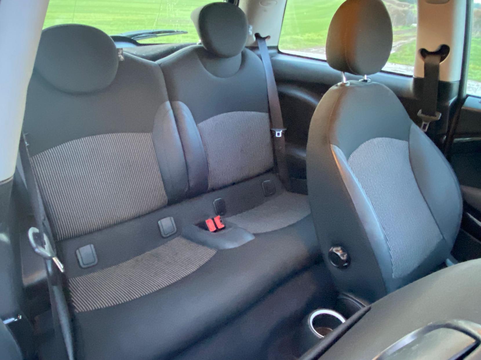 MINI Hatch 1.6 Cooper D Hatchback 3dr Diesel Manual Euro 4 (110 ps)