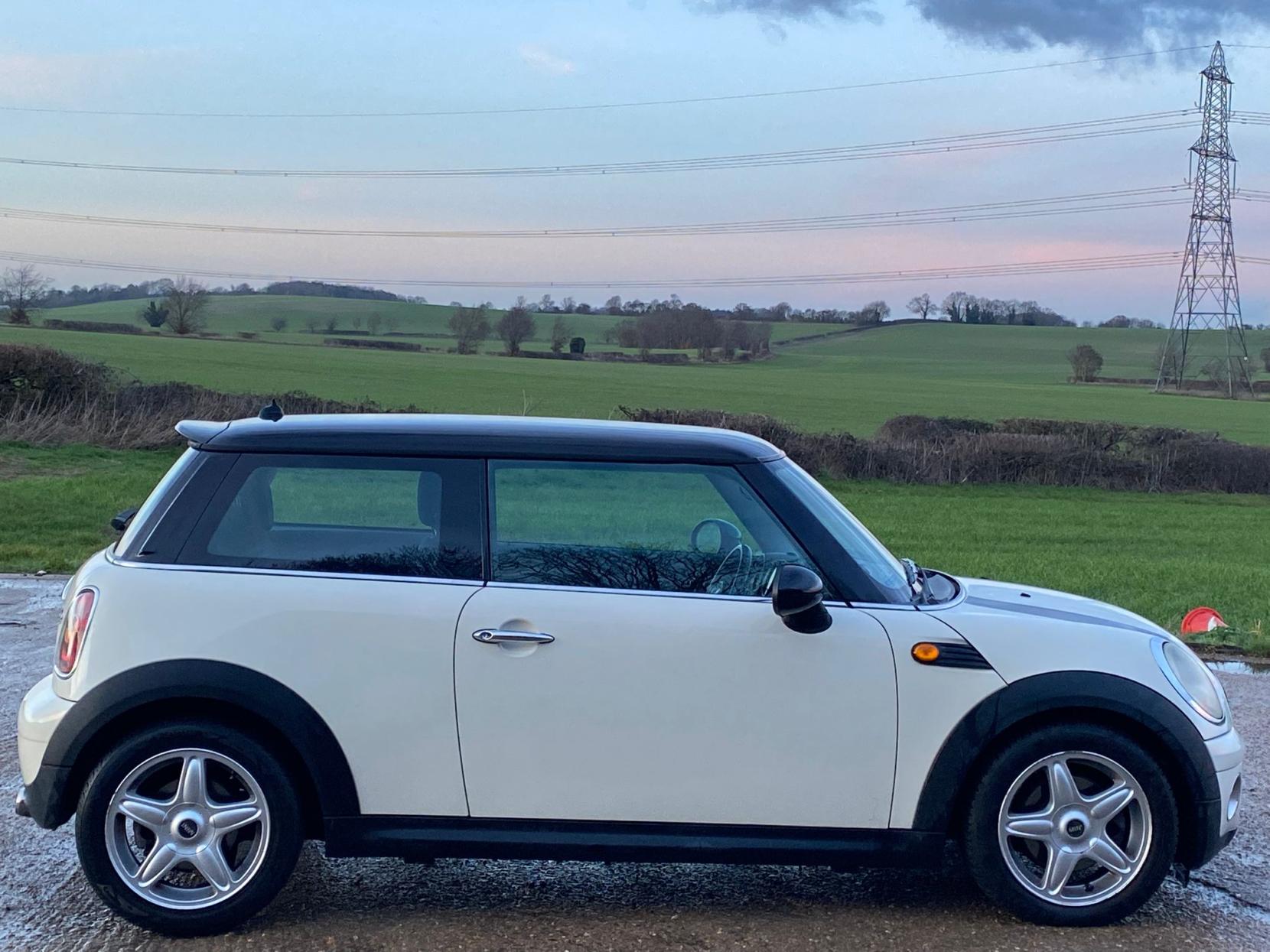 MINI Hatch 1.6 Cooper D Hatchback 3dr Diesel Manual Euro 4 (110 ps)
