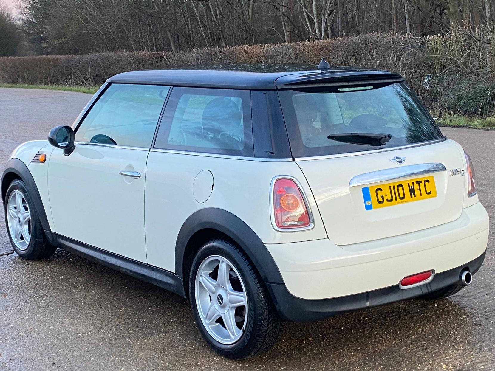 MINI Hatch 1.6 Cooper D Hatchback 3dr Diesel Manual Euro 4 (110 ps)