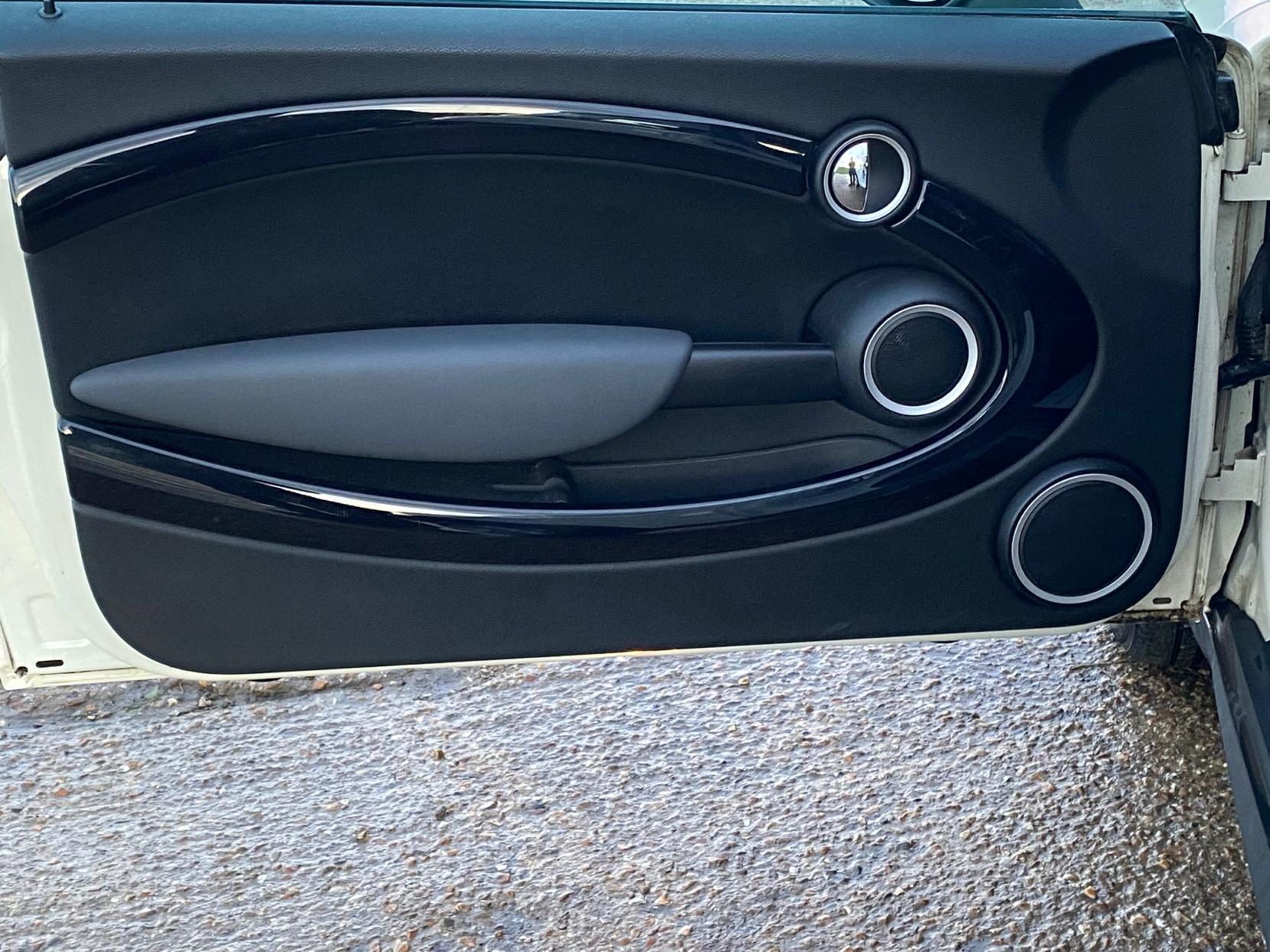 MINI Hatch 1.6 Cooper D Hatchback 3dr Diesel Manual Euro 4 (110 ps)