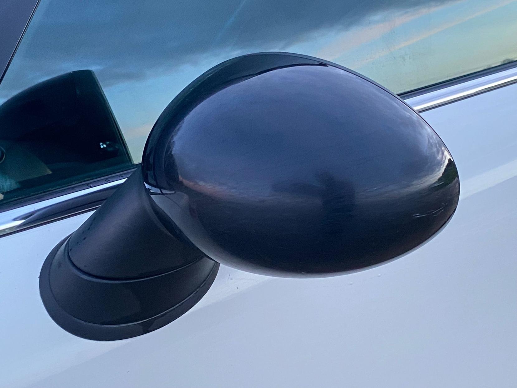 MINI Hatch 1.6 Cooper D Hatchback 3dr Diesel Manual Euro 4 (110 ps)