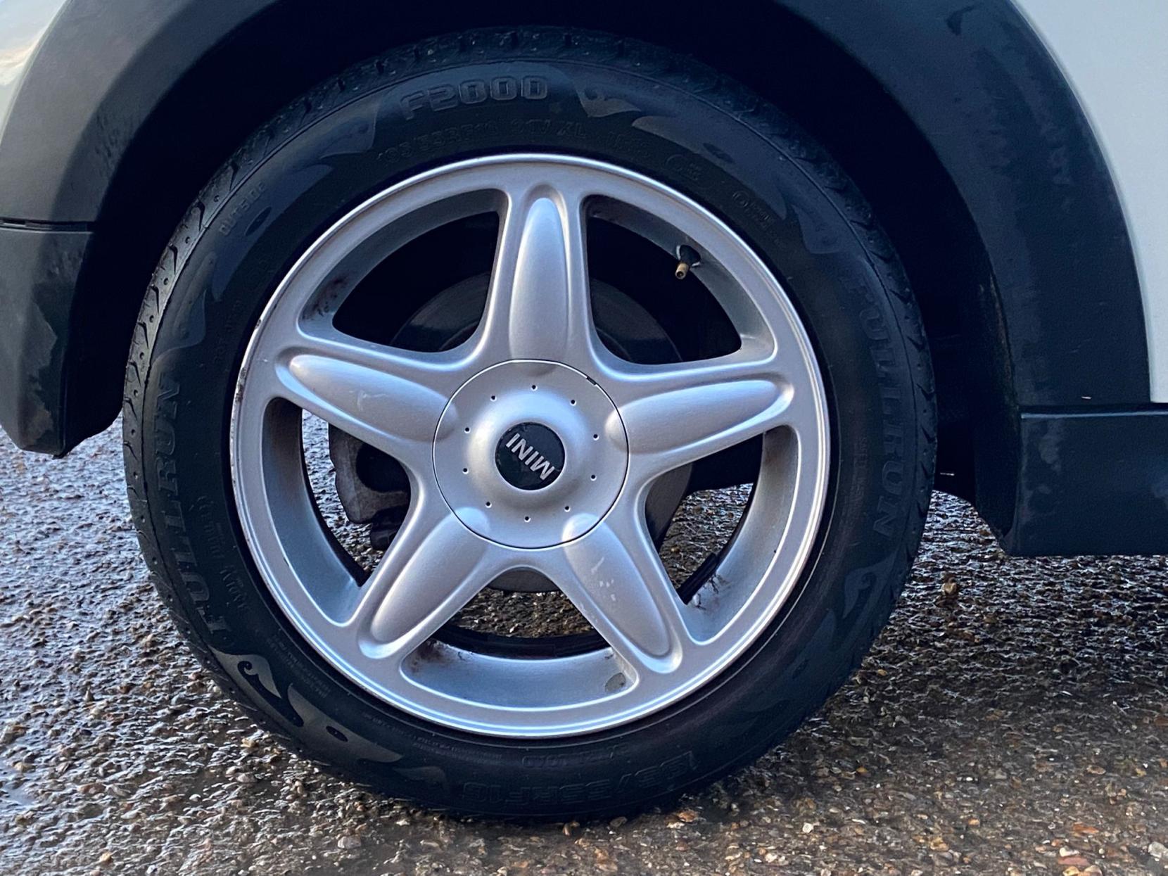 MINI Hatch 1.6 Cooper D Hatchback 3dr Diesel Manual Euro 4 (110 ps)