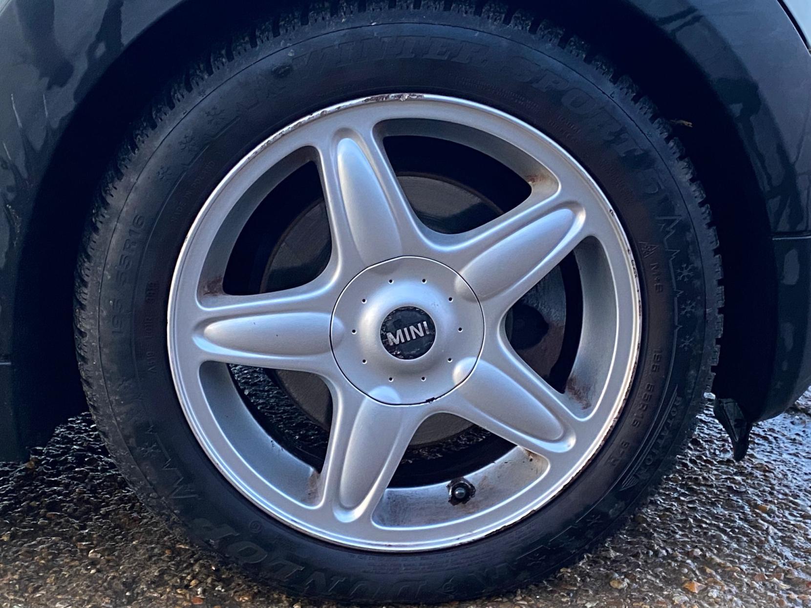 MINI Hatch 1.6 Cooper D Hatchback 3dr Diesel Manual Euro 4 (110 ps)