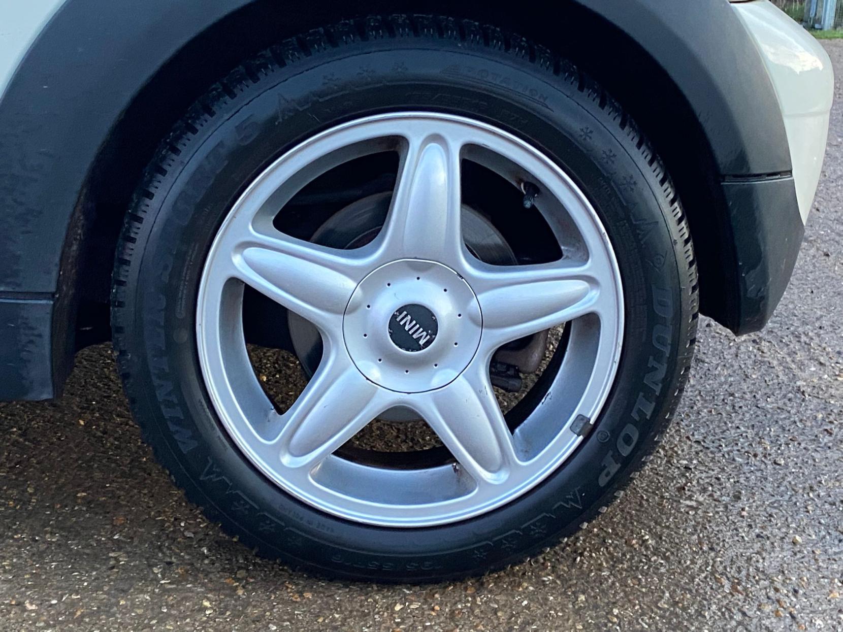 MINI Hatch 1.6 Cooper D Hatchback 3dr Diesel Manual Euro 4 (110 ps)