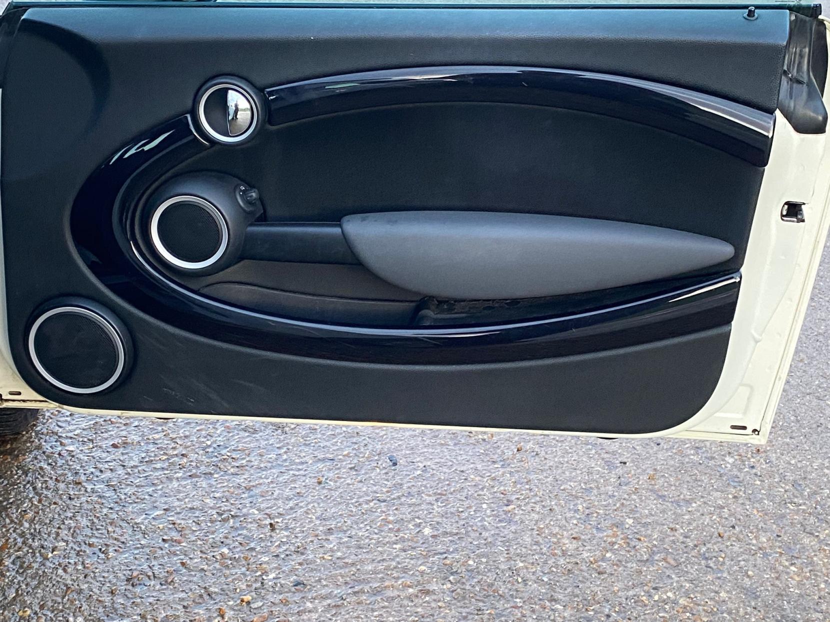 MINI Hatch 1.6 Cooper D Hatchback 3dr Diesel Manual Euro 4 (110 ps)