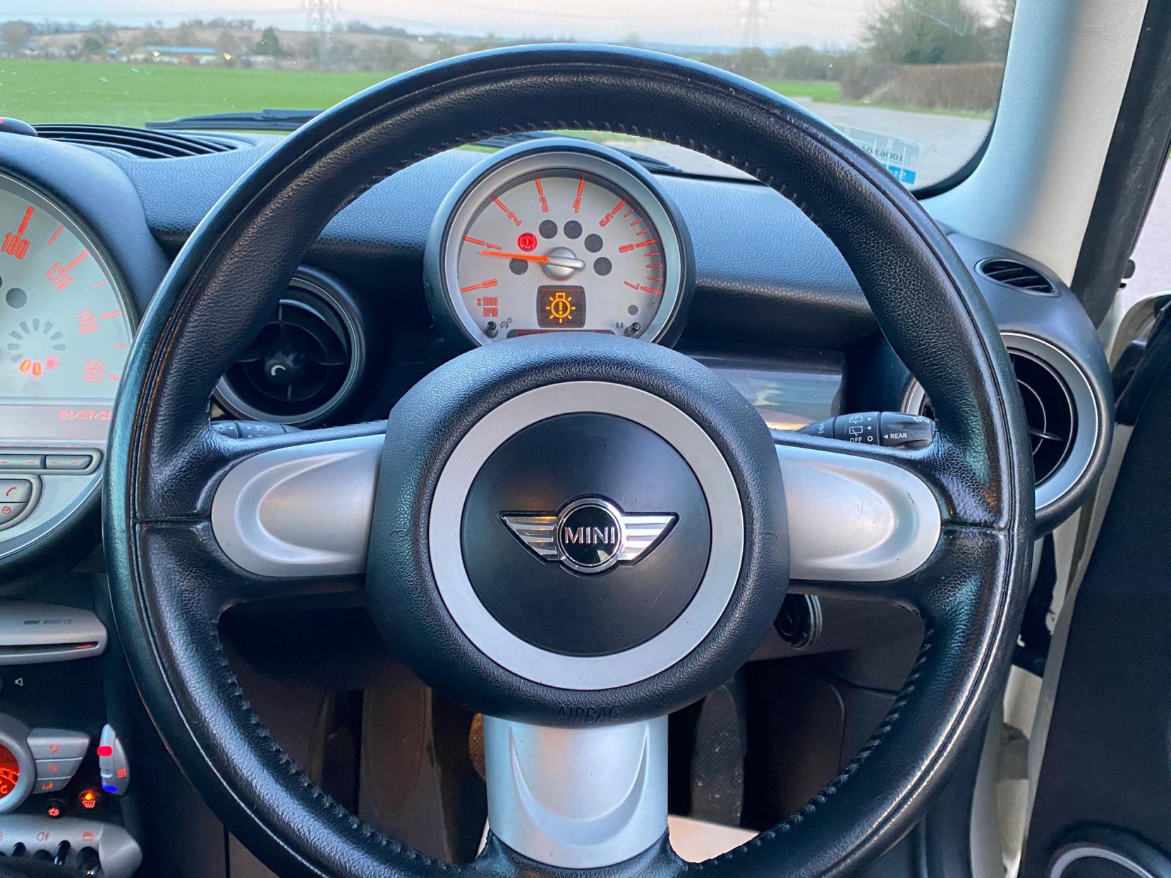 MINI Hatch 1.6 Cooper D Hatchback 3dr Diesel Manual Euro 4 (110 ps)