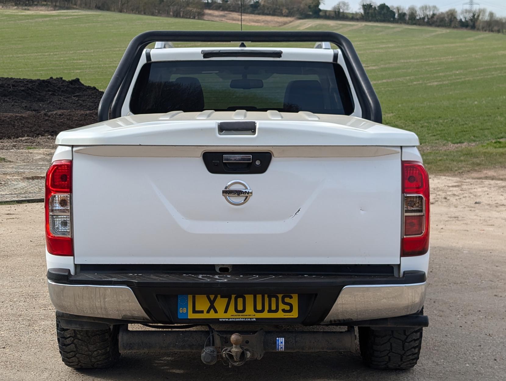 Nissan Navara 2.3 dCi Tekna Pickup Double Cab 4dr Diesel Auto 4WD Euro 6 (190 ps)