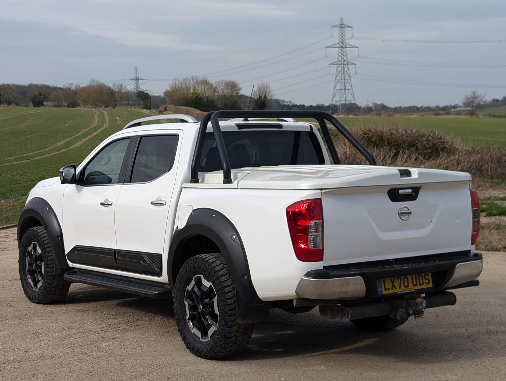 Nissan Navara 2.3 dCi Tekna Pickup Double Cab 4dr Diesel Auto 4WD Euro 6 (190 ps)