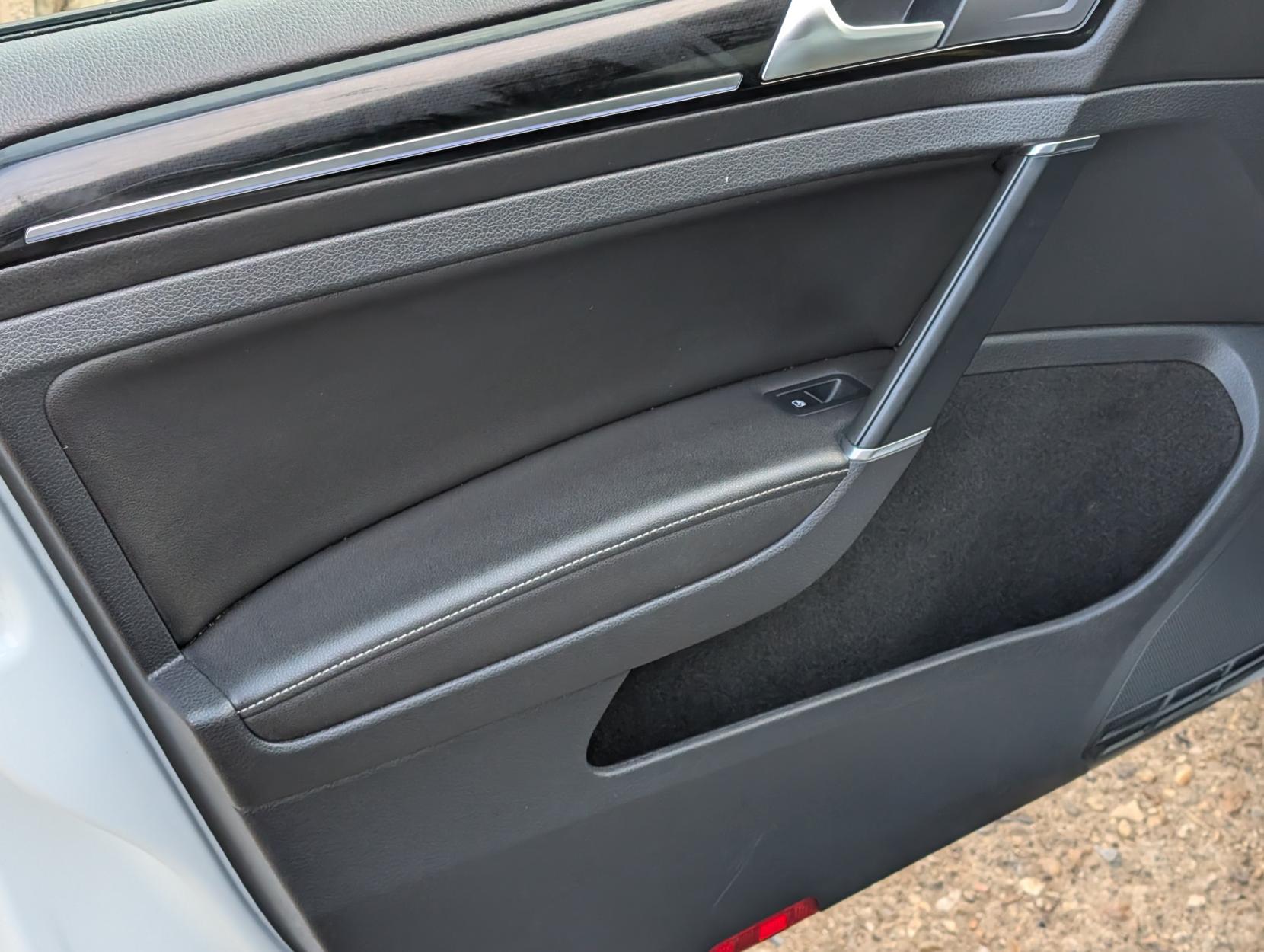 Volkswagen Golf 2.0 TSI R Hatchback 5dr Petrol DSG 4Motion Euro 6 (s/s) (310 ps)