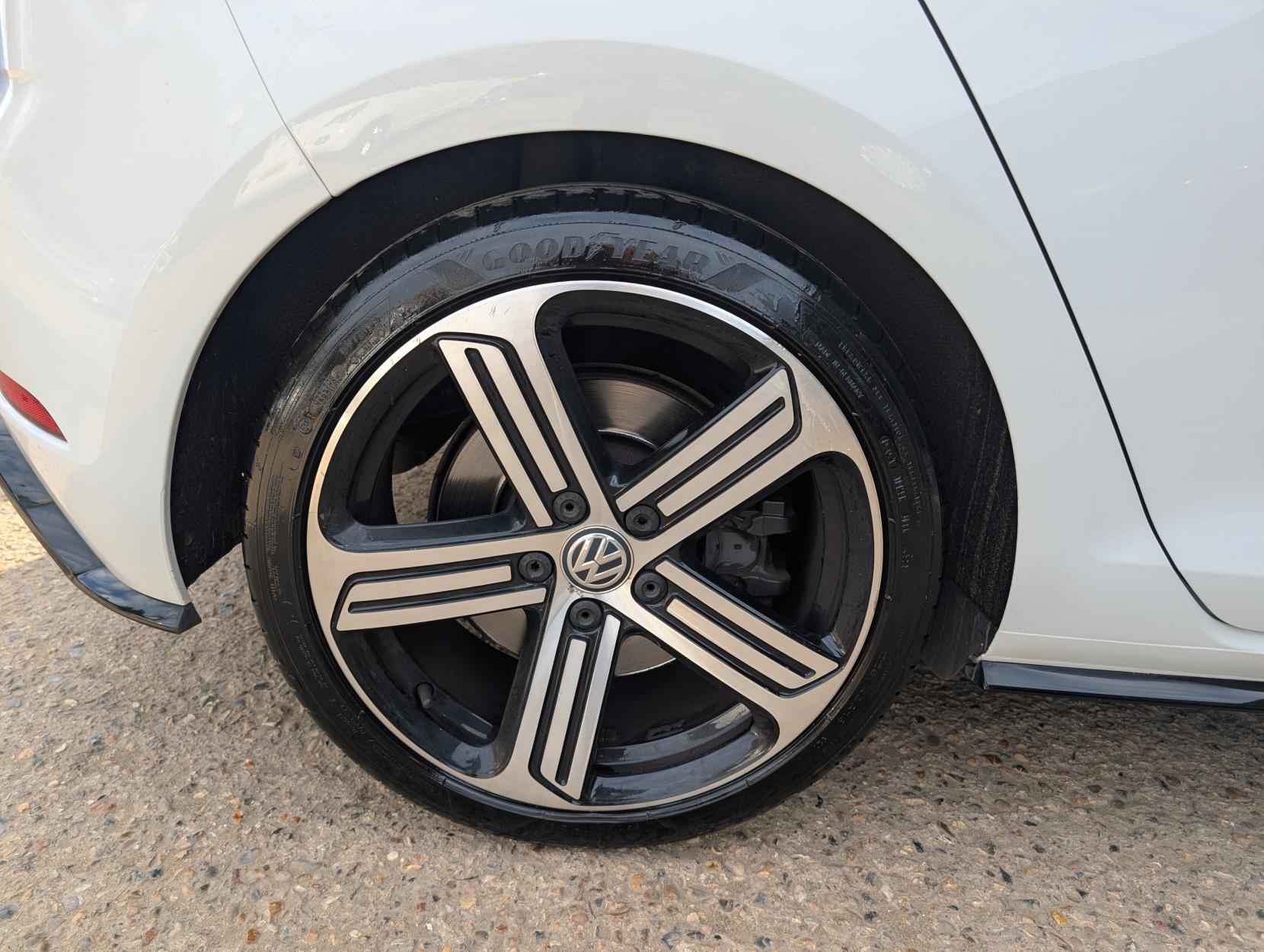 Volkswagen Golf 2.0 TSI R Hatchback 5dr Petrol DSG 4Motion Euro 6 (s/s) (310 ps)