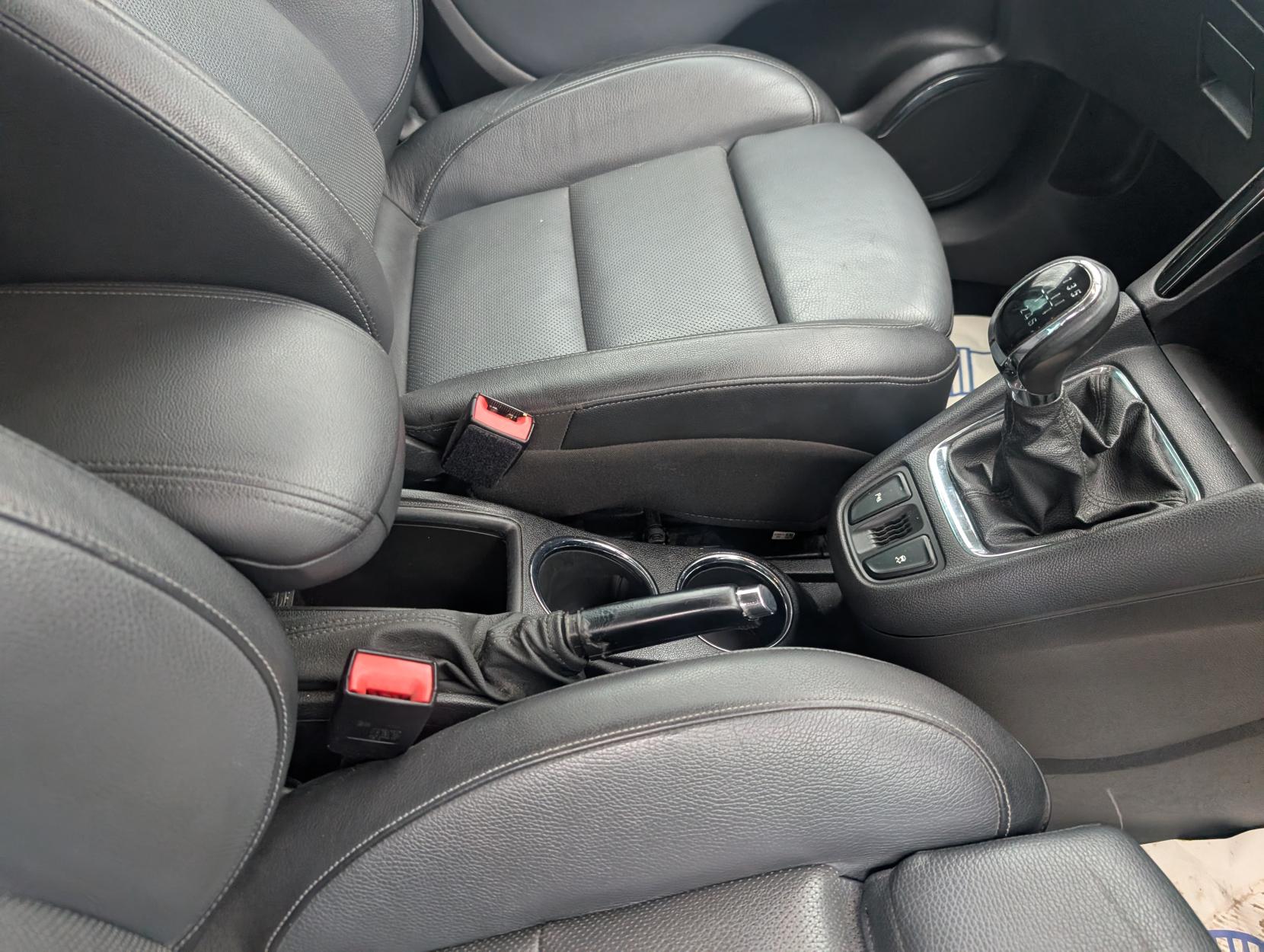 Vauxhall Zafira Tourer 2.0 CDTi SRi MPV 5dr Diesel Manual Euro 5 (165 ps)