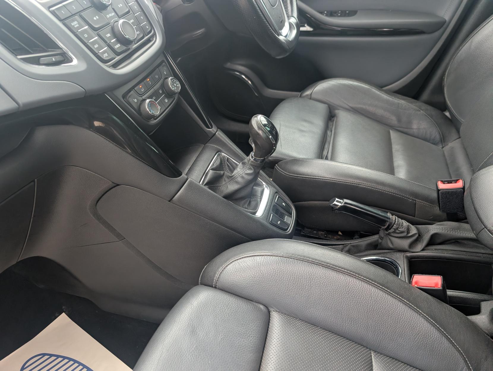 Vauxhall Zafira Tourer 2.0 CDTi SRi MPV 5dr Diesel Manual Euro 5 (165 ps)