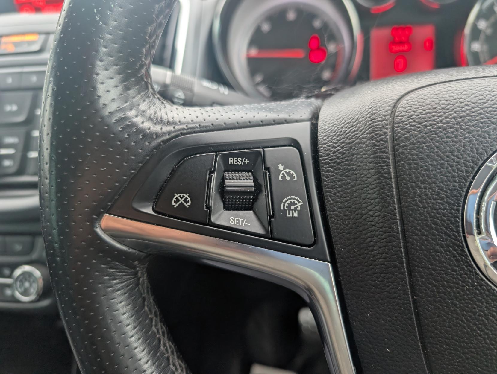 Vauxhall Zafira Tourer 2.0 CDTi SRi MPV 5dr Diesel Manual Euro 5 (165 ps)