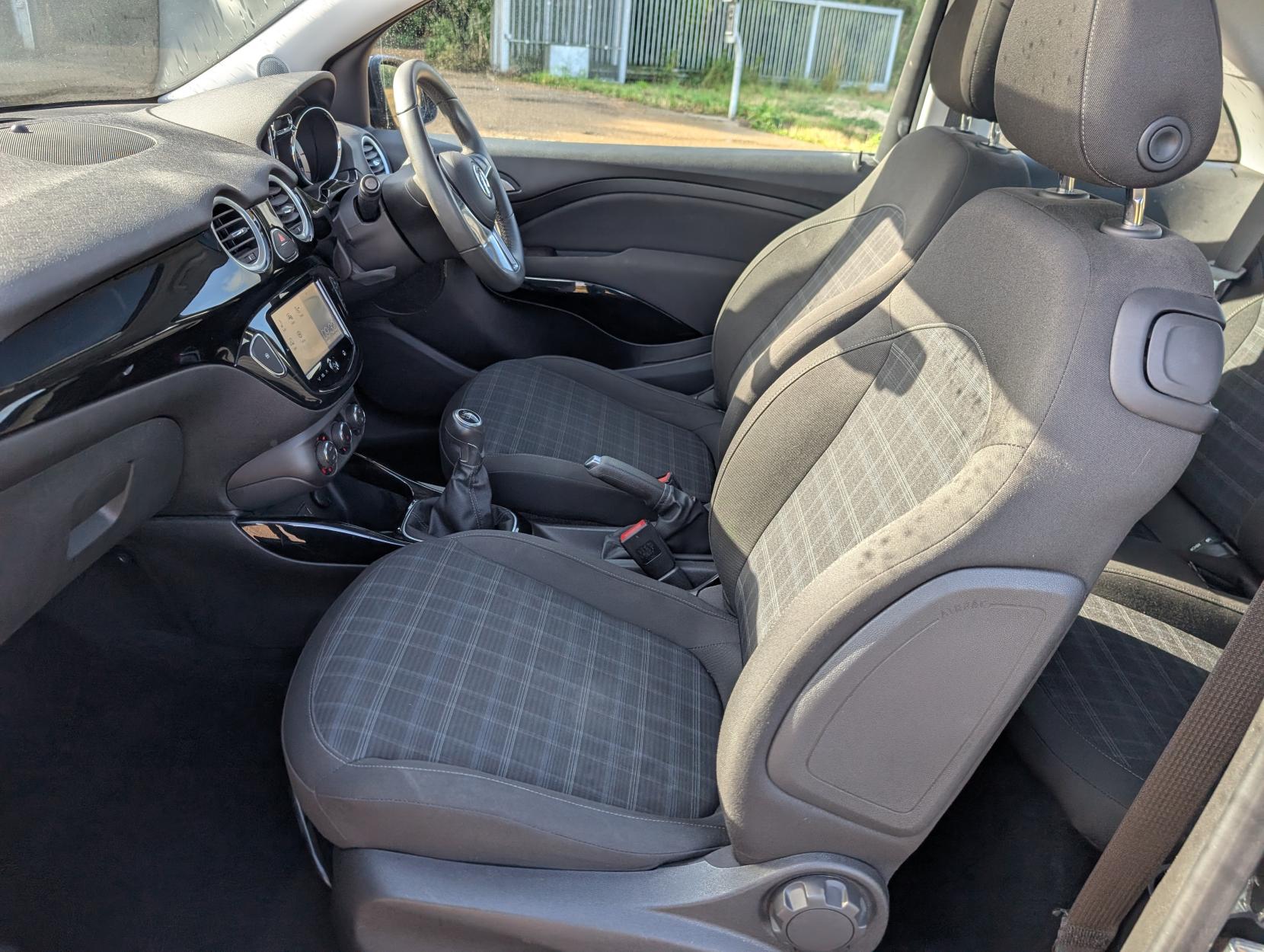 Vauxhall ADAM 1.4i GLAM Hatchback 3dr Petrol Manual Euro 6 (87 ps)