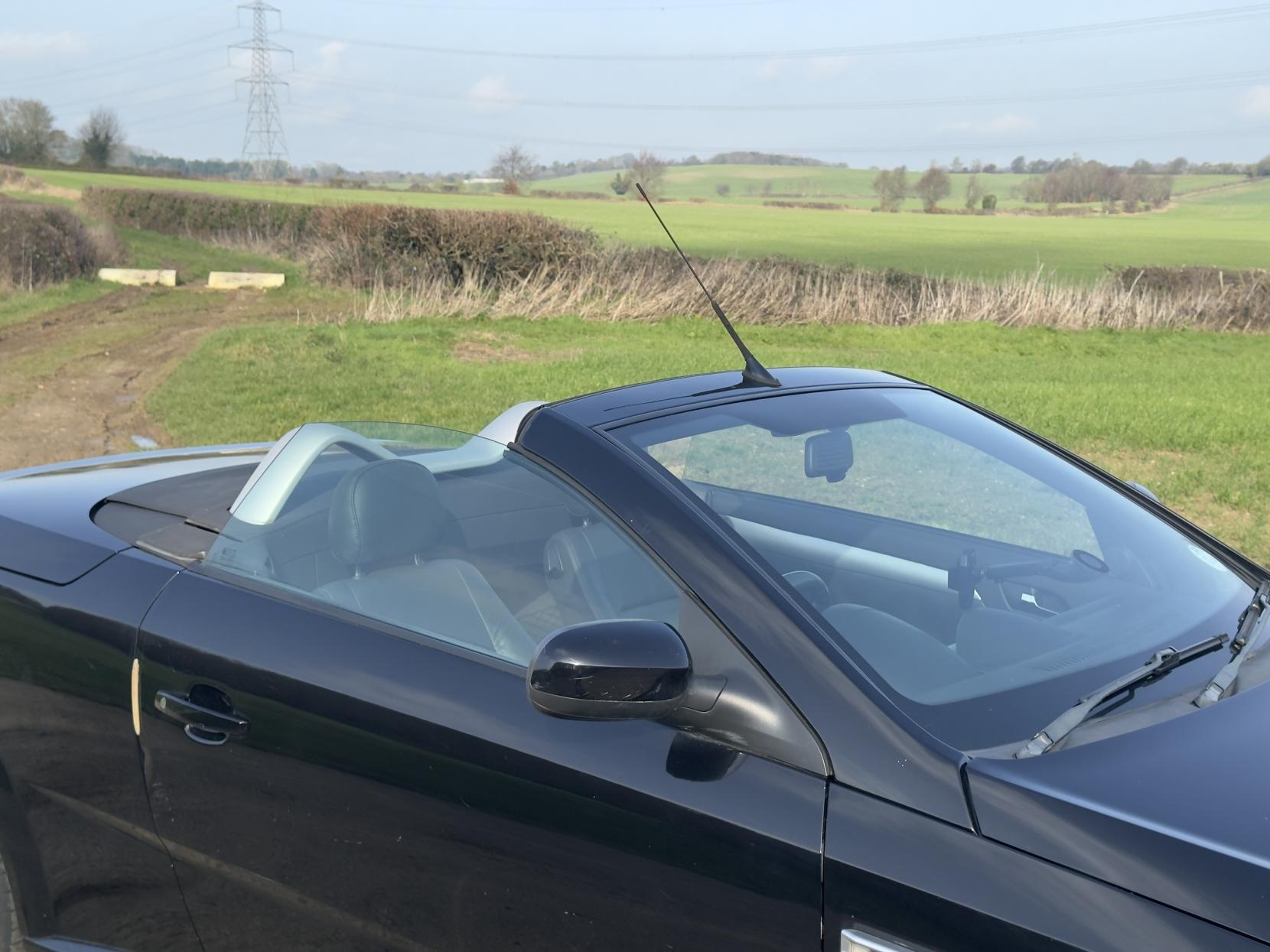 Vauxhall Tigra 1.8i Sport Convertible 2dr Petrol Manual (185 g/km, 123 bhp)