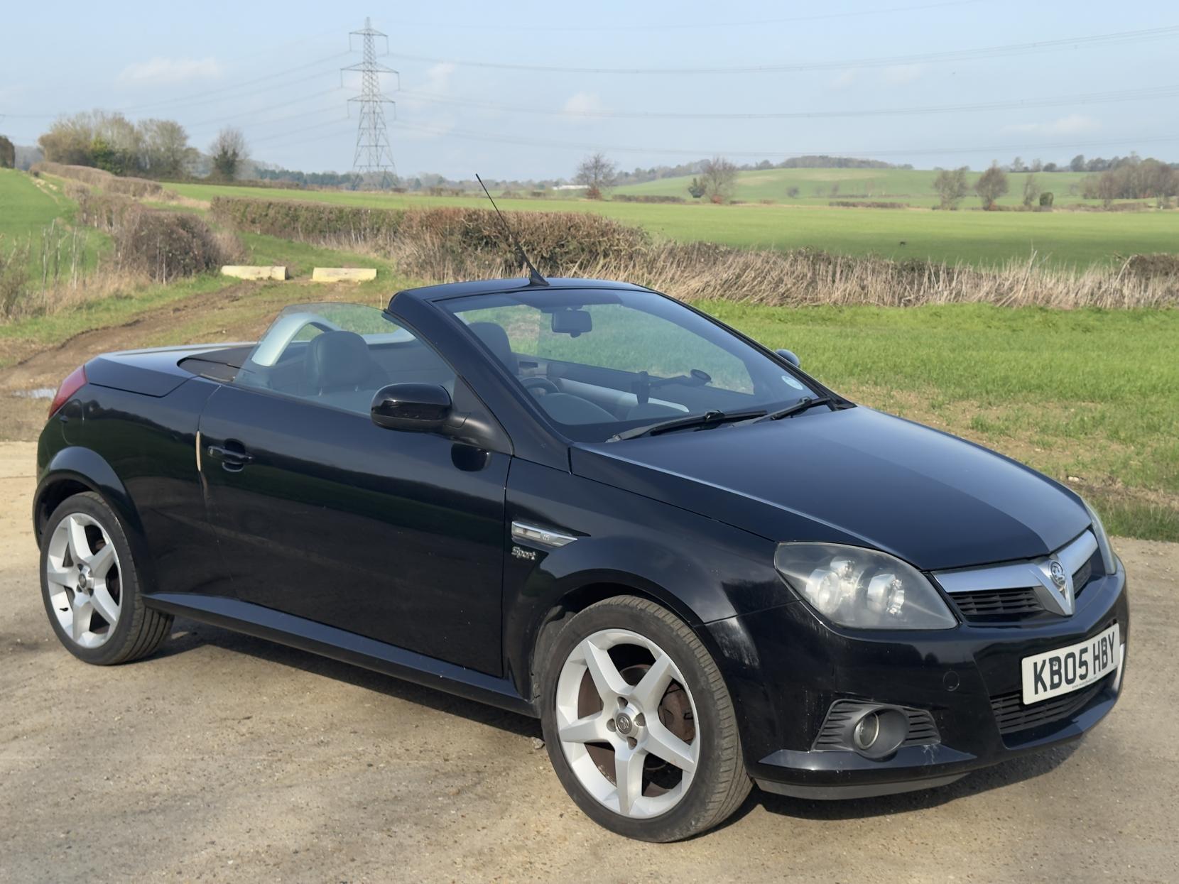 Vauxhall Tigra 1.8i Sport Convertible 2dr Petrol Manual (185 g/km, 123 bhp)