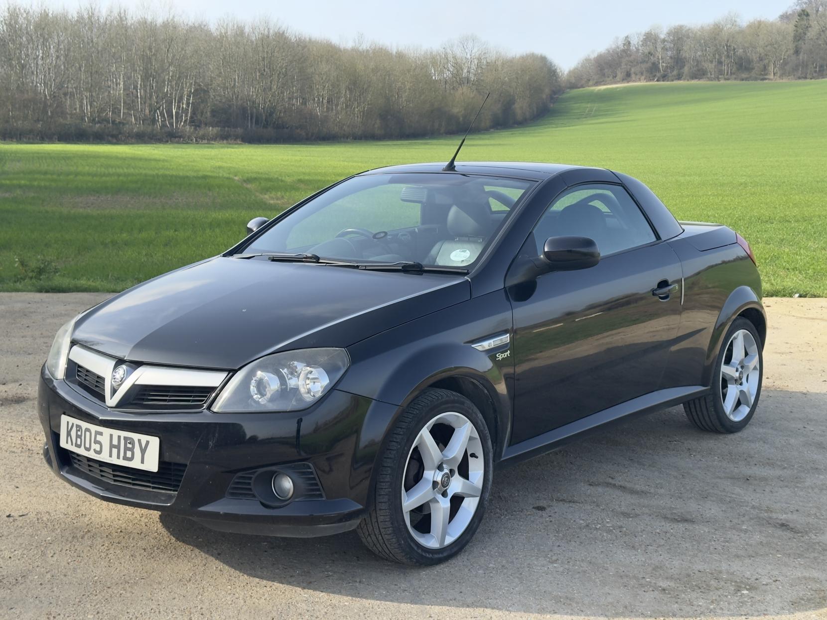 Vauxhall Tigra 1.8i Sport Convertible 2dr Petrol Manual (185 g/km, 123 bhp)