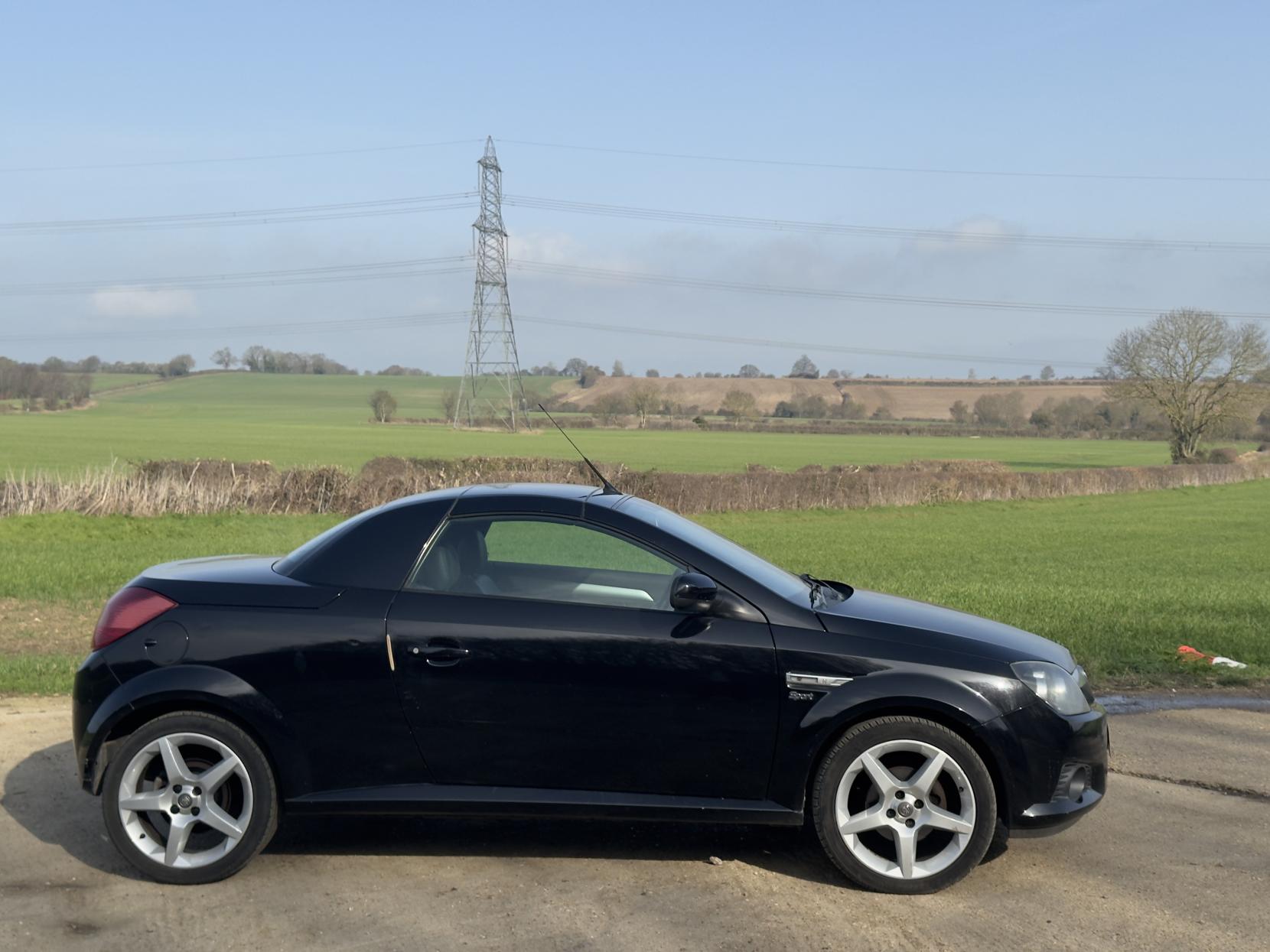 Vauxhall Tigra 1.8i Sport Convertible 2dr Petrol Manual (185 g/km, 123 bhp)
