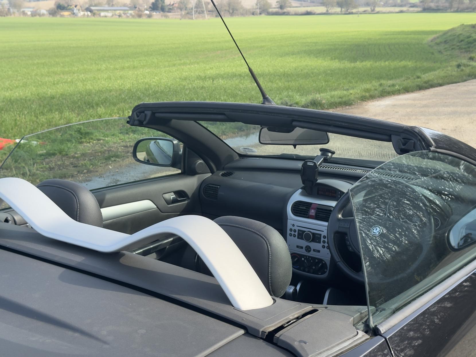 Vauxhall Tigra 1.8i Sport Convertible 2dr Petrol Manual (185 g/km, 123 bhp)