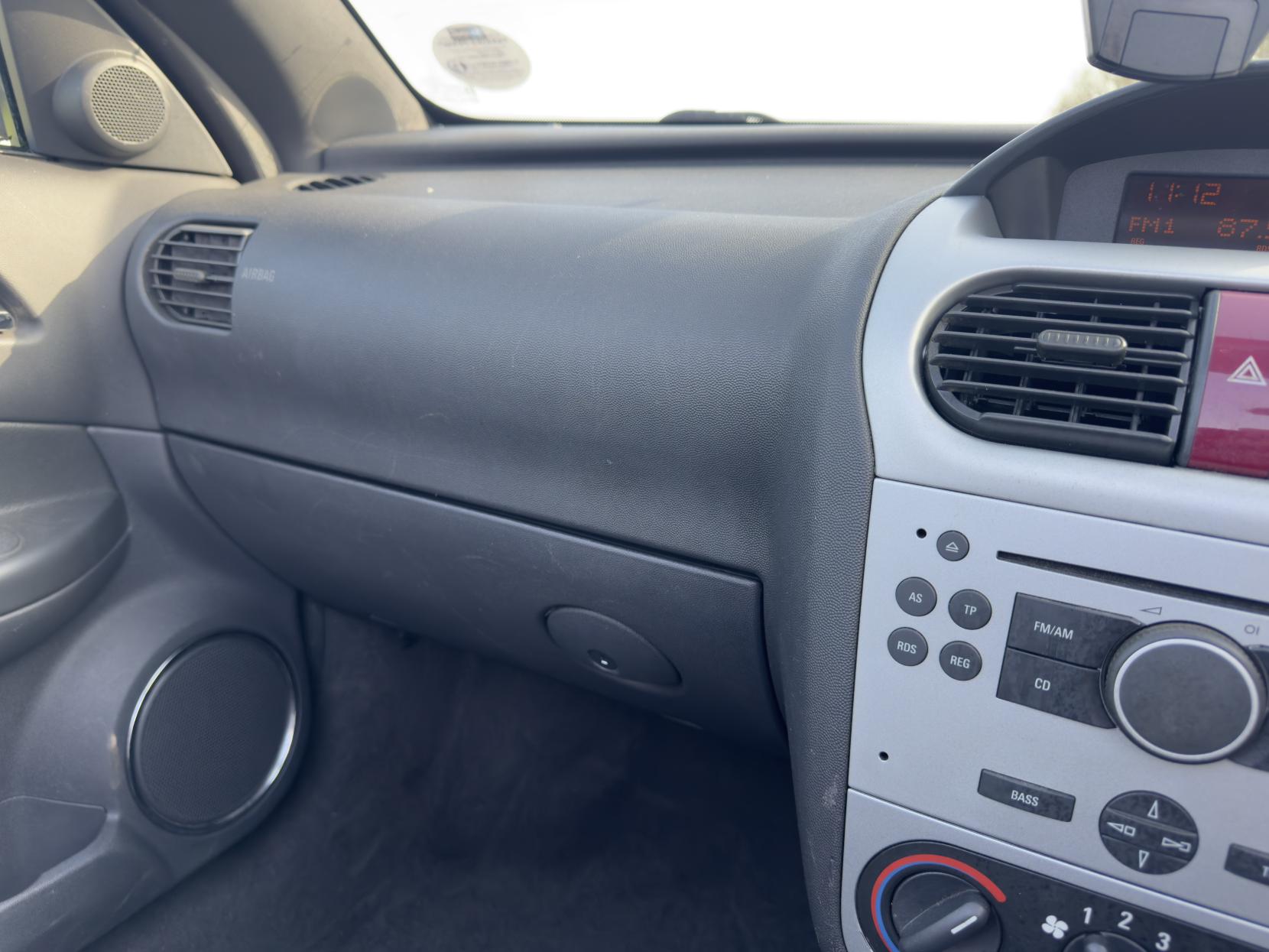 Vauxhall Tigra 1.8i Sport Convertible 2dr Petrol Manual (185 g/km, 123 bhp)