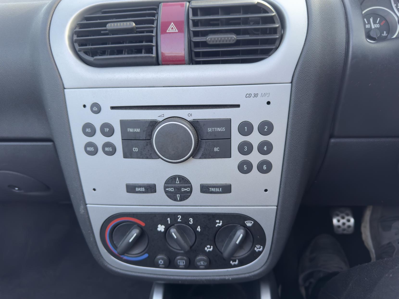 Vauxhall Tigra 1.8i Sport Convertible 2dr Petrol Manual (185 g/km, 123 bhp)