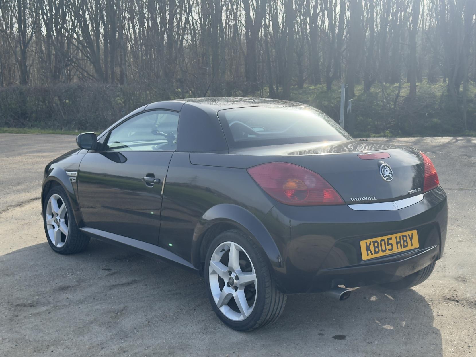 Vauxhall Tigra 1.8i Sport Convertible 2dr Petrol Manual (185 g/km, 123 bhp)