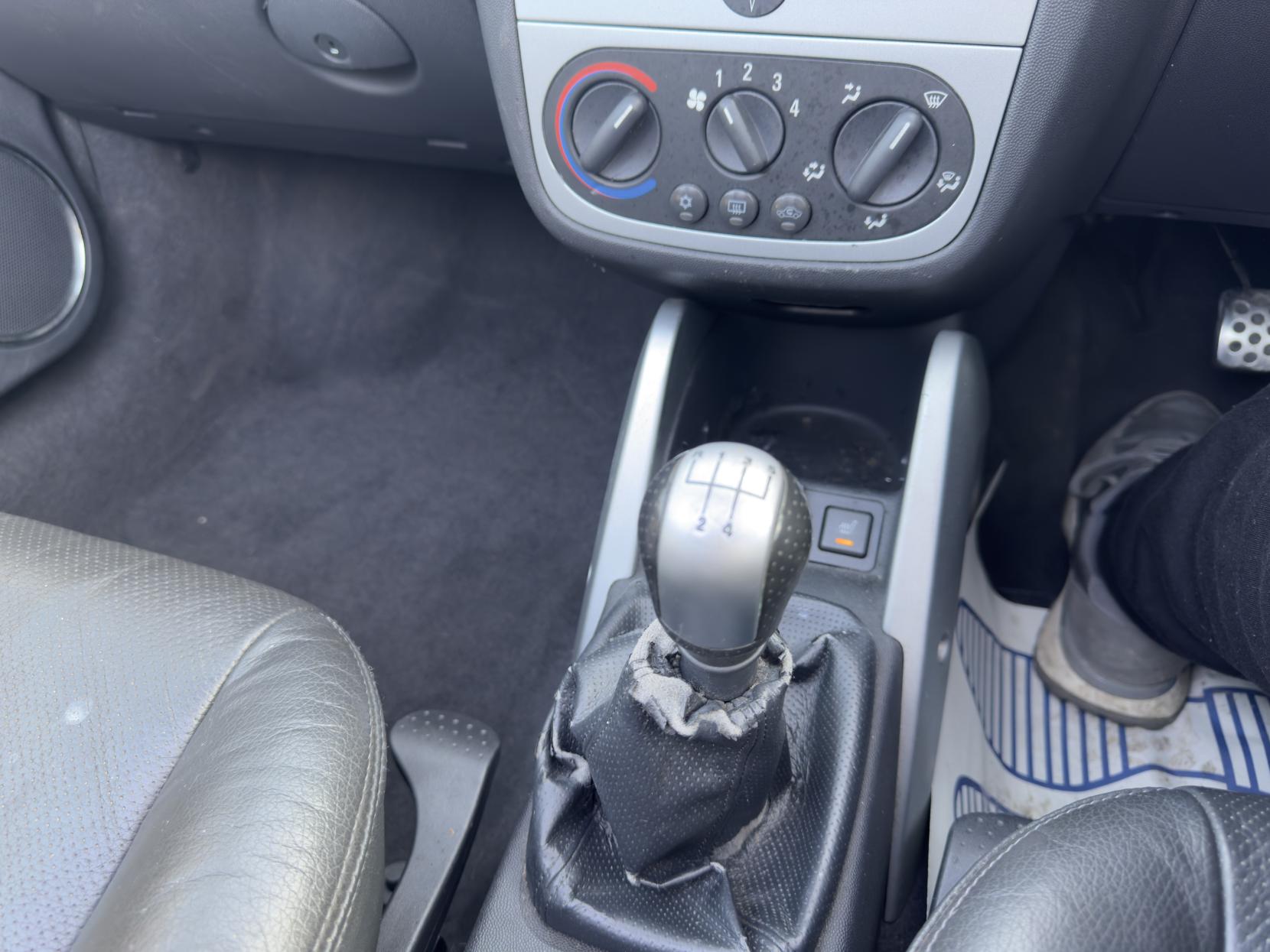 Vauxhall Tigra 1.8i Sport Convertible 2dr Petrol Manual (185 g/km, 123 bhp)