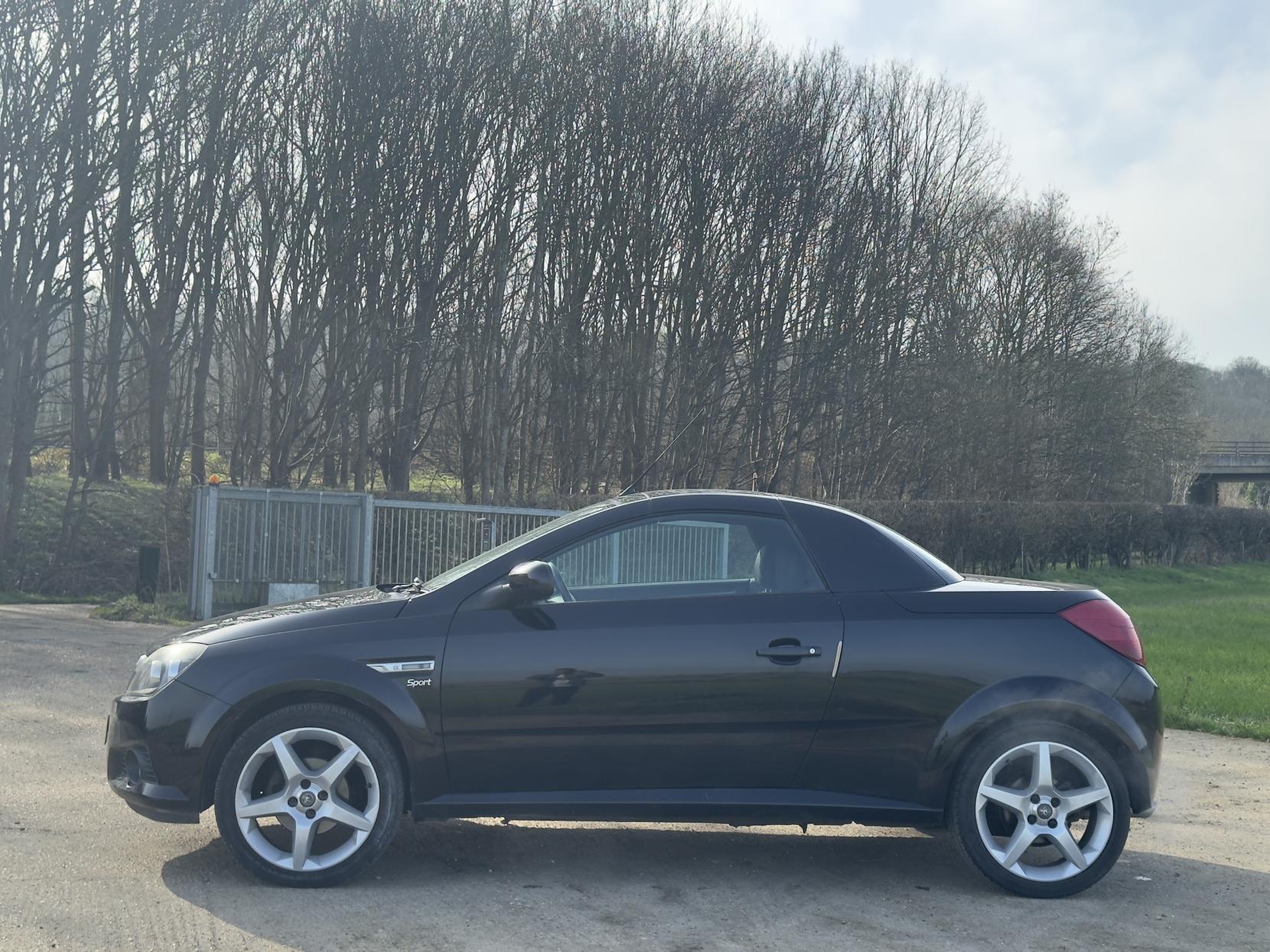 Vauxhall Tigra 1.8i Sport Convertible 2dr Petrol Manual (185 g/km, 123 bhp)