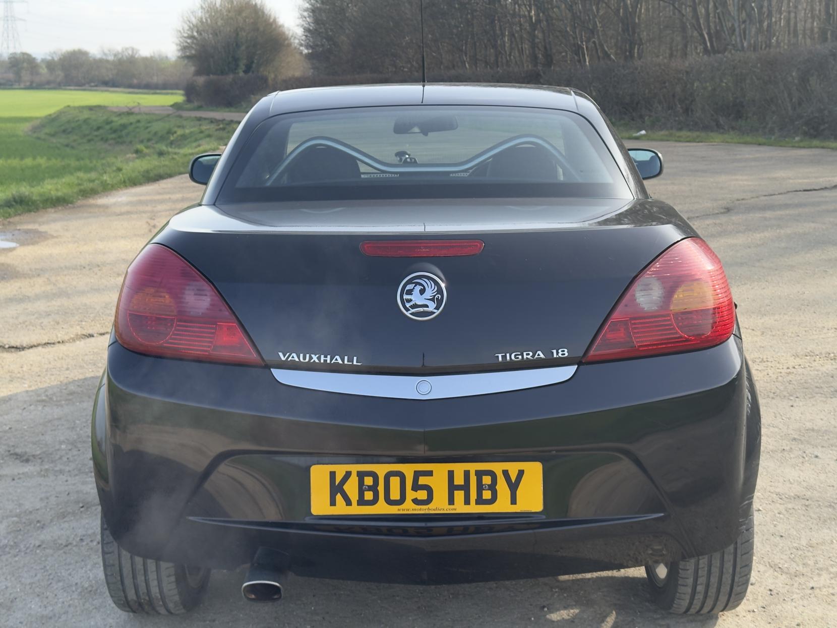 Vauxhall Tigra 1.8i Sport Convertible 2dr Petrol Manual (185 g/km, 123 bhp)