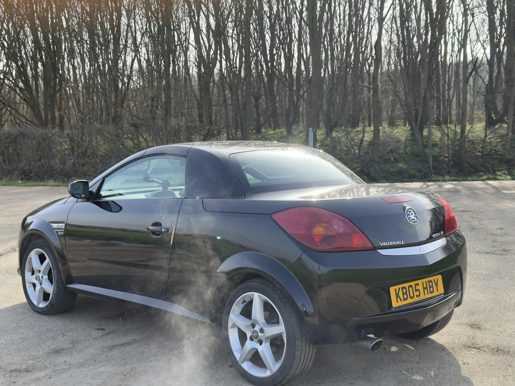 Vauxhall Tigra 1.8i Sport Convertible 2dr Petrol Manual (185 g/km, 123 bhp)