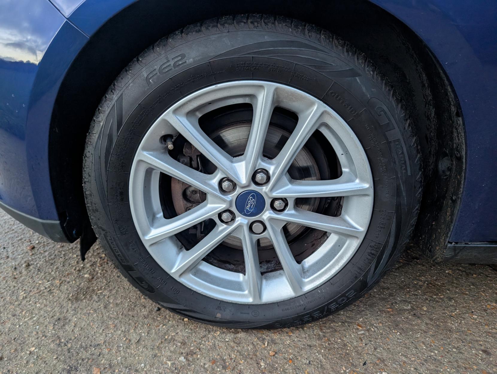 Ford Focus 1.0T EcoBoost Zetec Hatchback 5dr Petrol Manual Euro 6 (s/s) (125 ps)