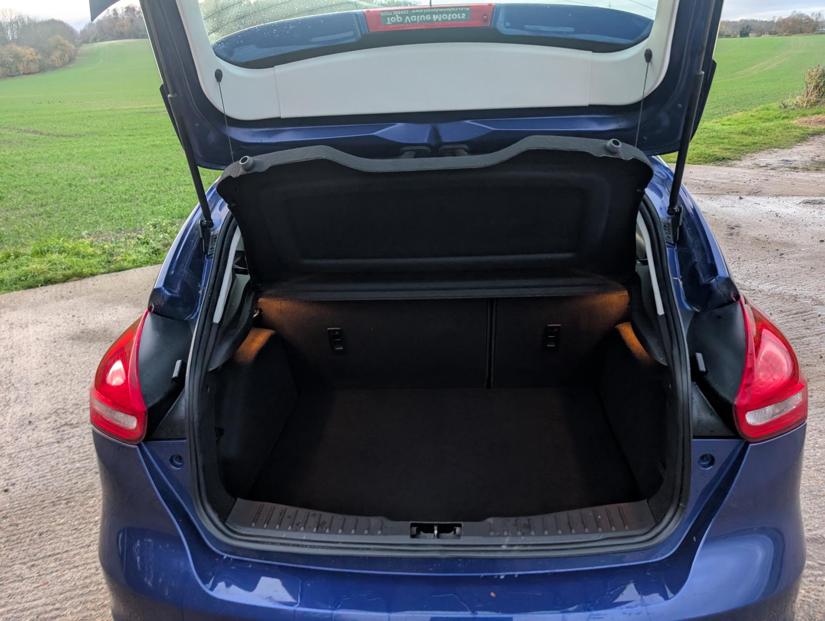 Ford Focus 1.0T EcoBoost Zetec Hatchback 5dr Petrol Manual Euro 6 (s/s) (125 ps)