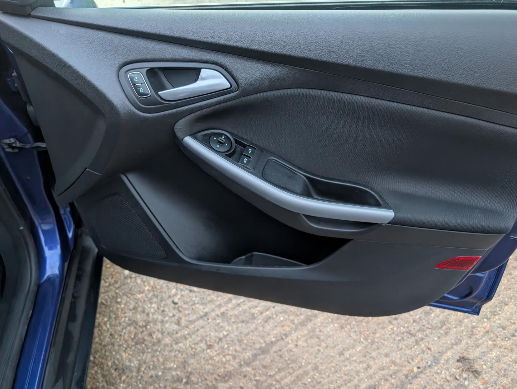 Ford Focus 1.0T EcoBoost Zetec Hatchback 5dr Petrol Manual Euro 6 (s/s) (125 ps)