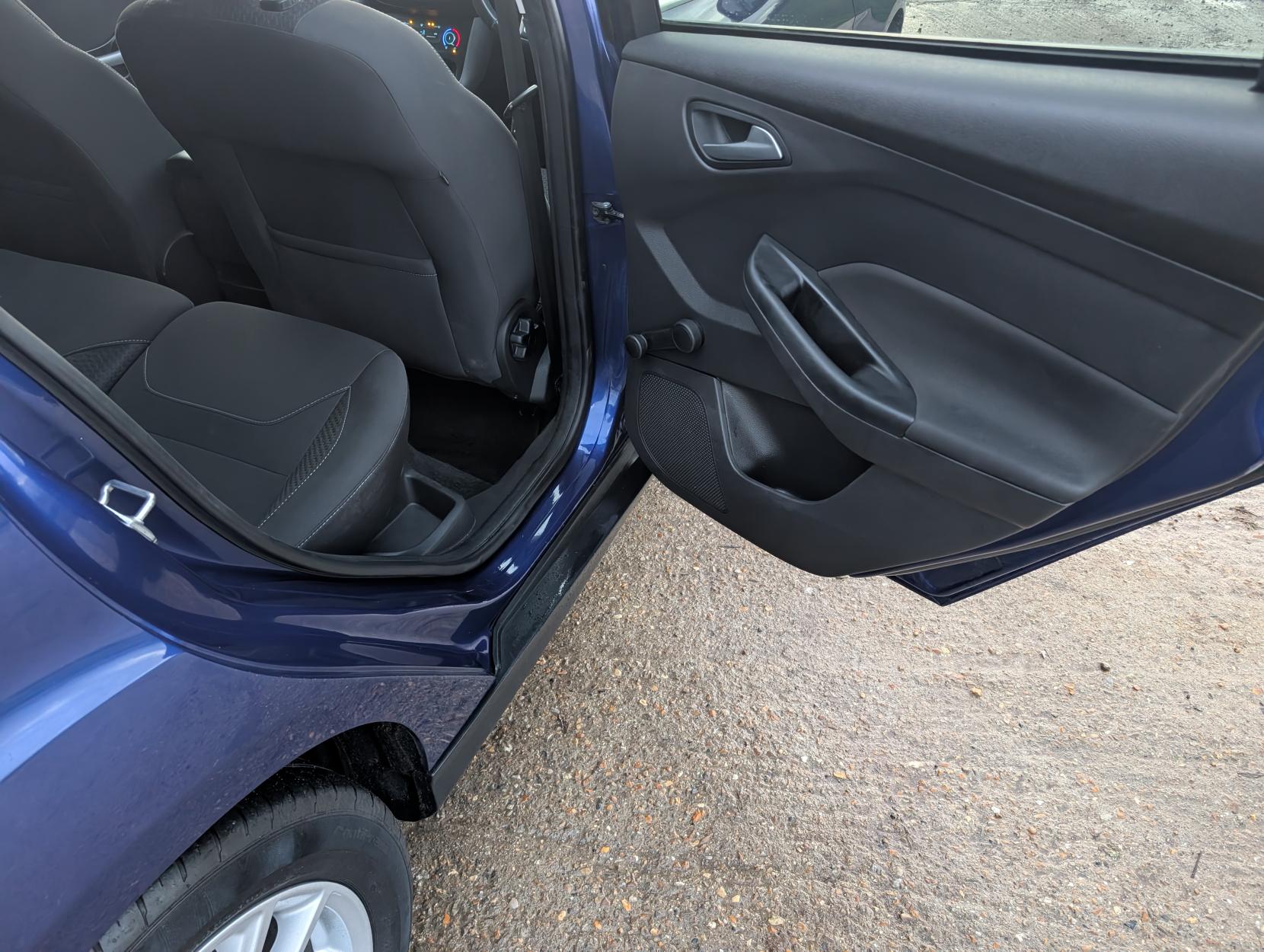 Ford Focus 1.0T EcoBoost Zetec Hatchback 5dr Petrol Manual Euro 6 (s/s) (125 ps)