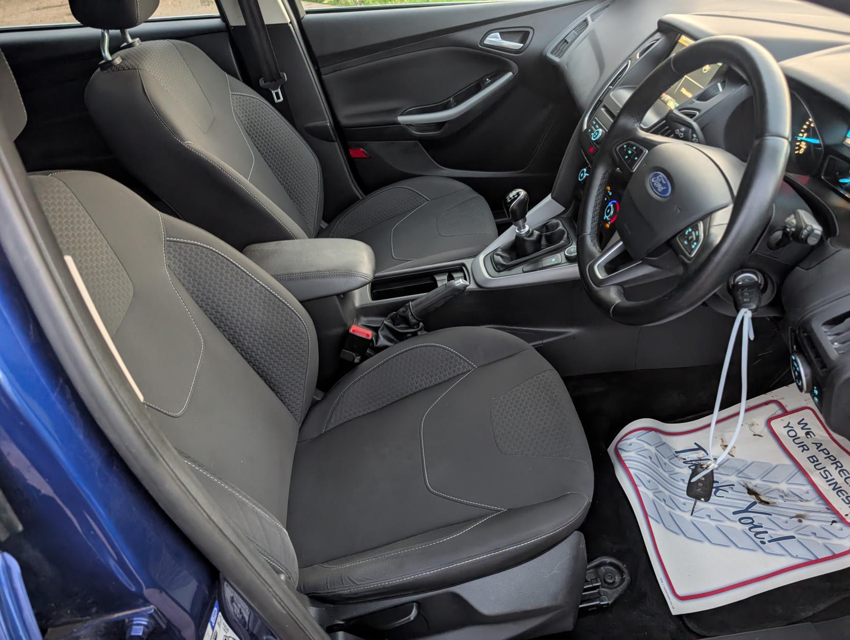 Ford Focus 1.0T EcoBoost Zetec Hatchback 5dr Petrol Manual Euro 6 (s/s) (125 ps)