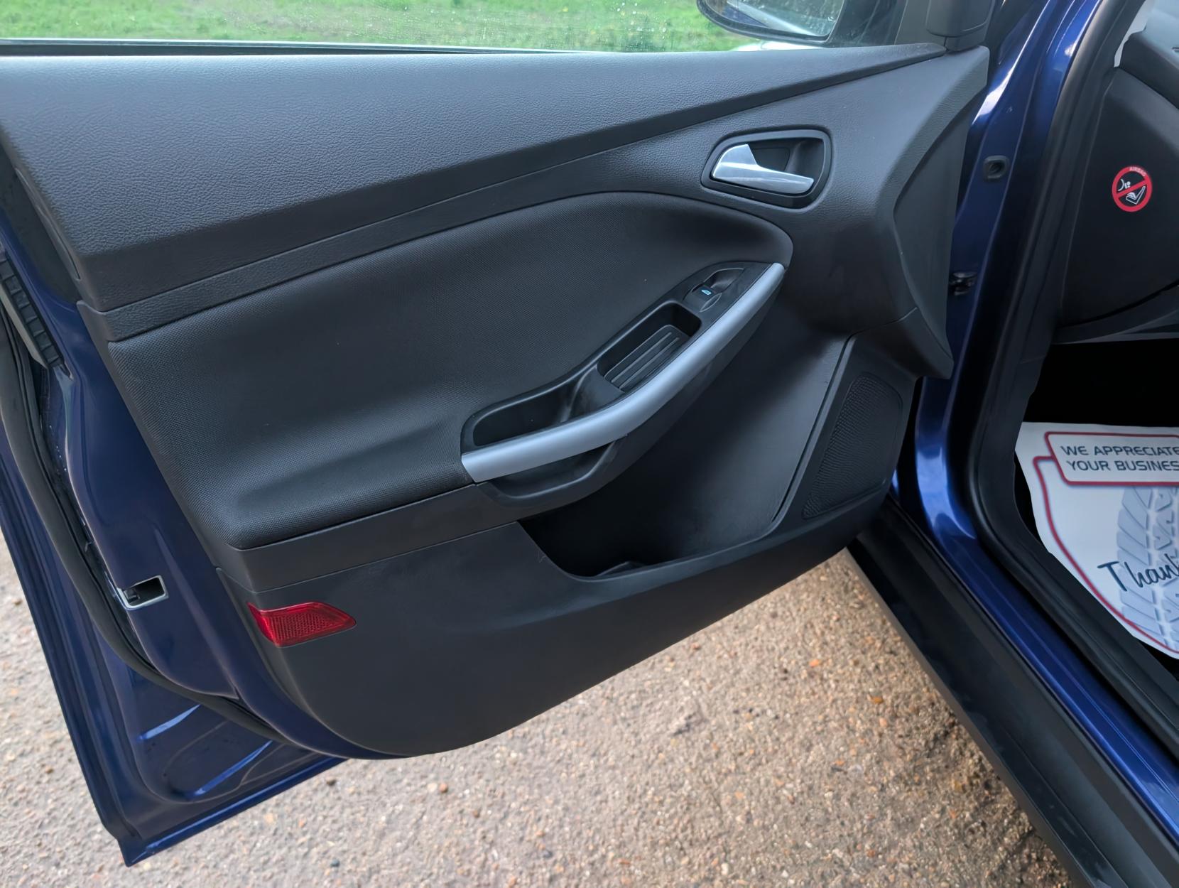 Ford Focus 1.0T EcoBoost Zetec Hatchback 5dr Petrol Manual Euro 6 (s/s) (125 ps)