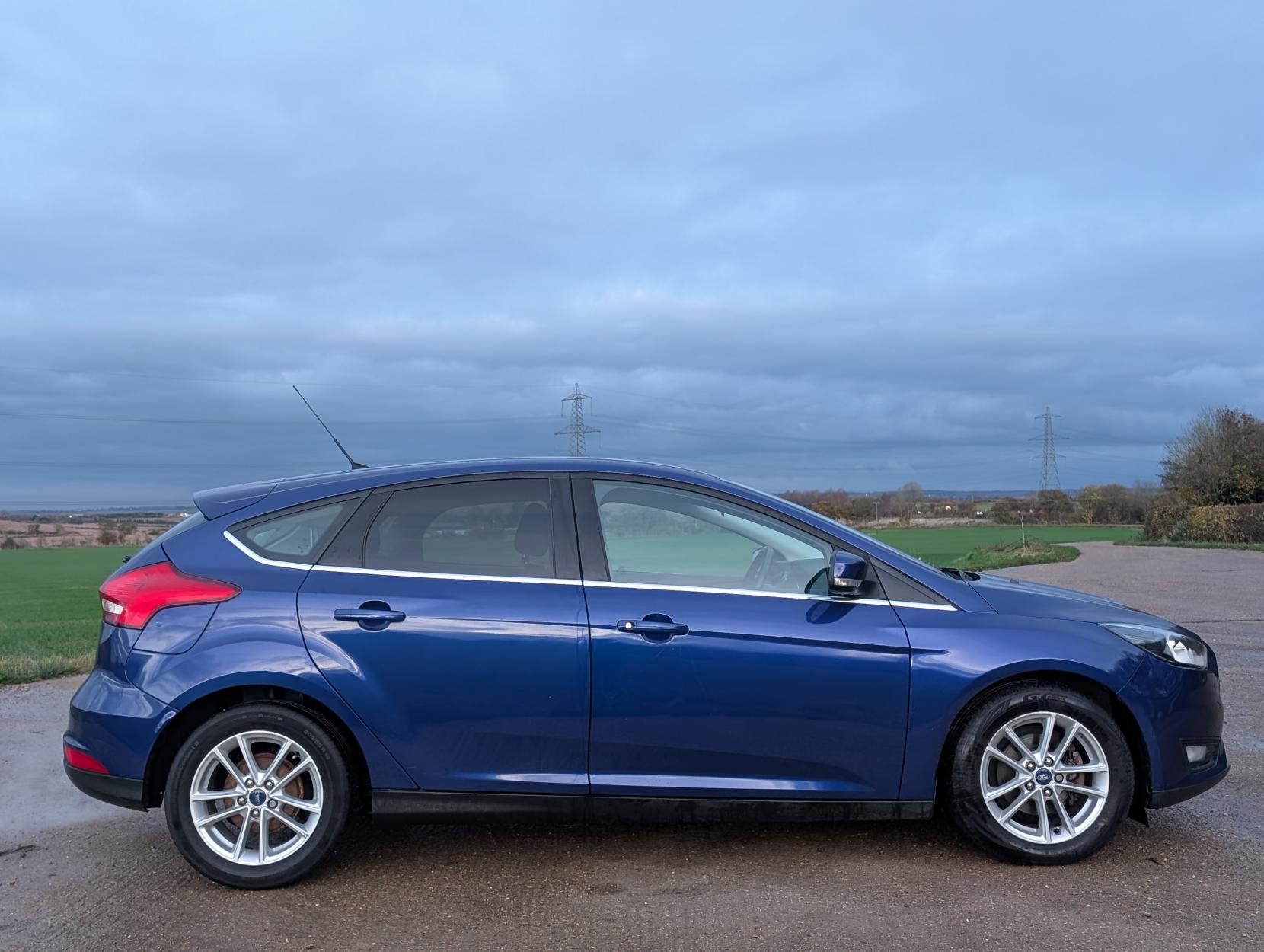 Ford Focus 1.0T EcoBoost Zetec Hatchback 5dr Petrol Manual Euro 6 (s/s) (125 ps)