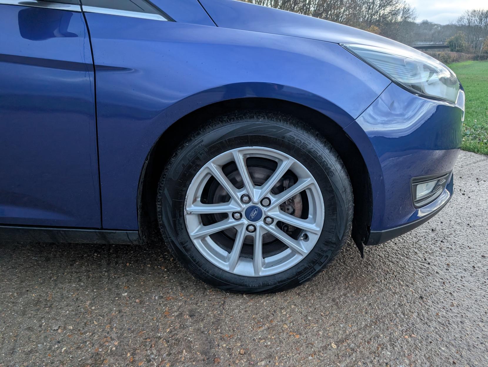 Ford Focus 1.0T EcoBoost Zetec Hatchback 5dr Petrol Manual Euro 6 (s/s) (125 ps)