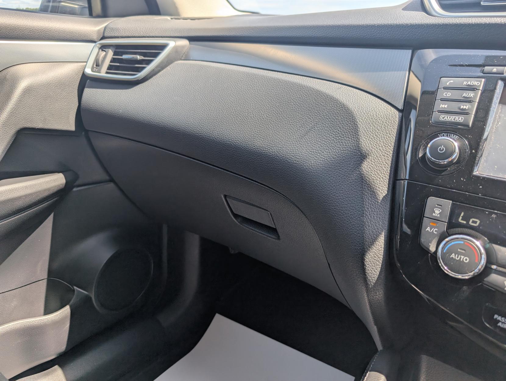 Nissan Qashqai 1.6 DIG-T N-Connecta SUV 5dr Petrol Manual Euro 6 (s/s) (163 ps)