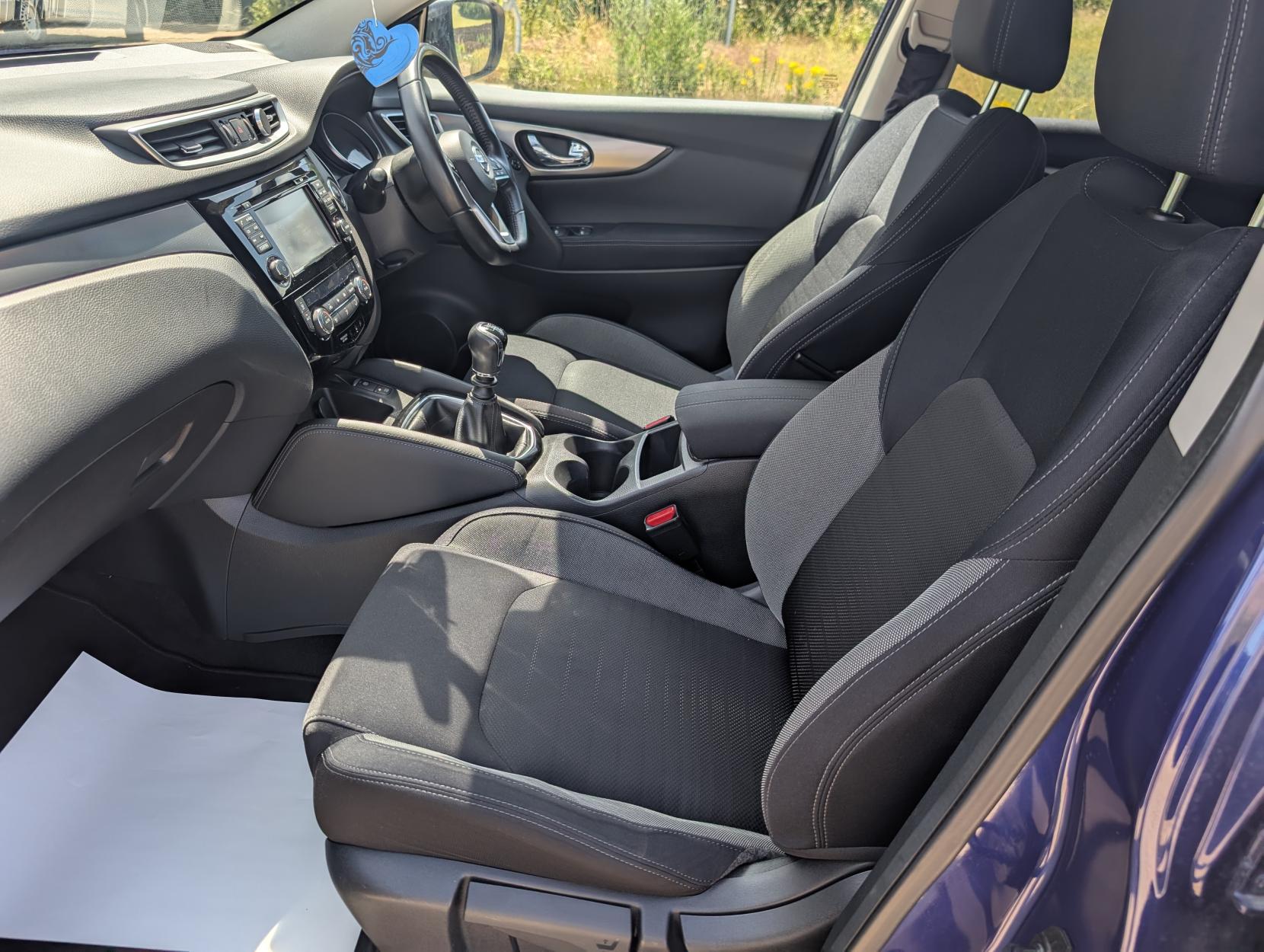 Nissan Qashqai 1.6 DIG-T N-Connecta SUV 5dr Petrol Manual Euro 6 (s/s) (163 ps)